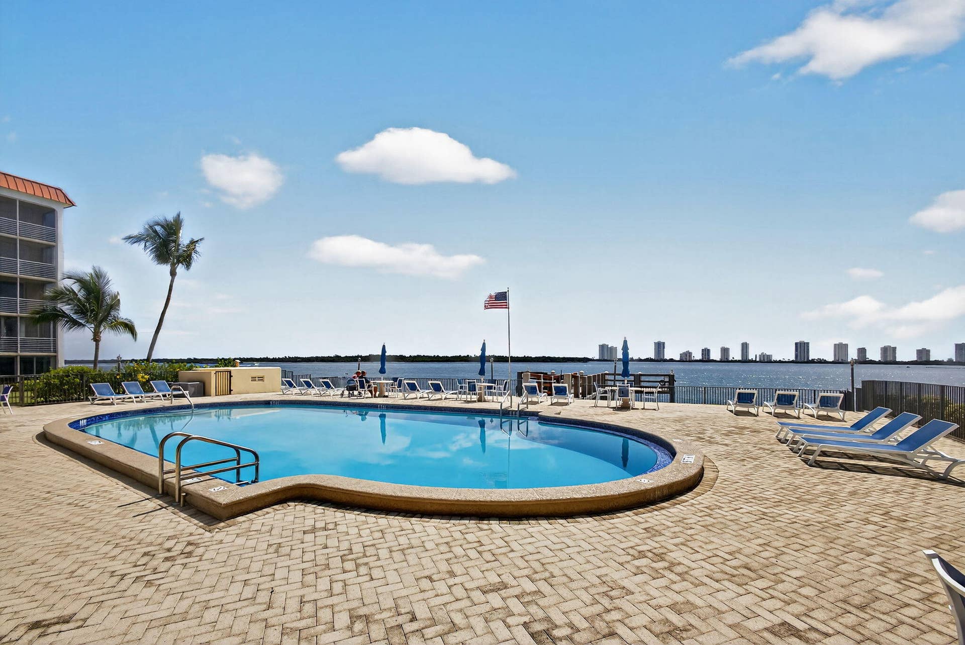 105 Paradise Harbour Boulevard, #501, North Palm Beach, FL 33408 Pool