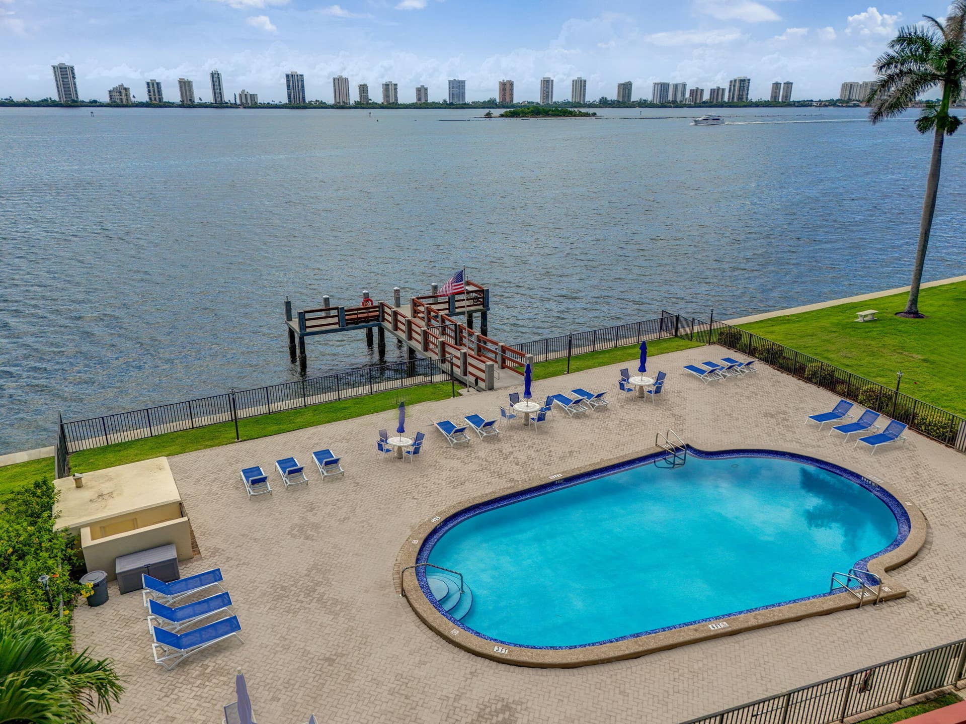 105 Paradise Harbour Boulevard, #501, North Palm Beach, FL 33408 Pool