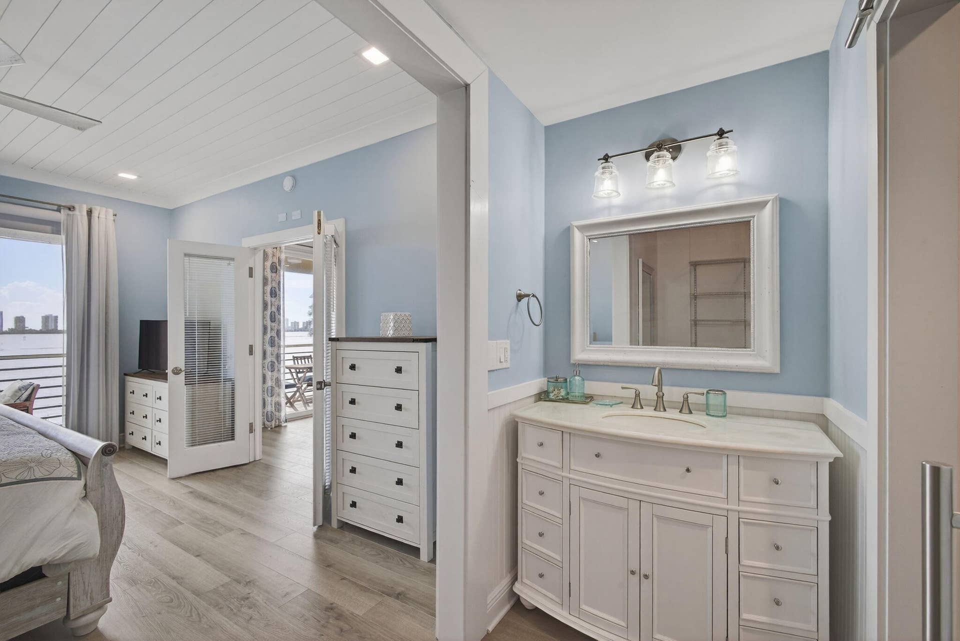 105 Paradise Harbour Boulevard, #501, North Palm Beach, FL 33408 Main Bathroom