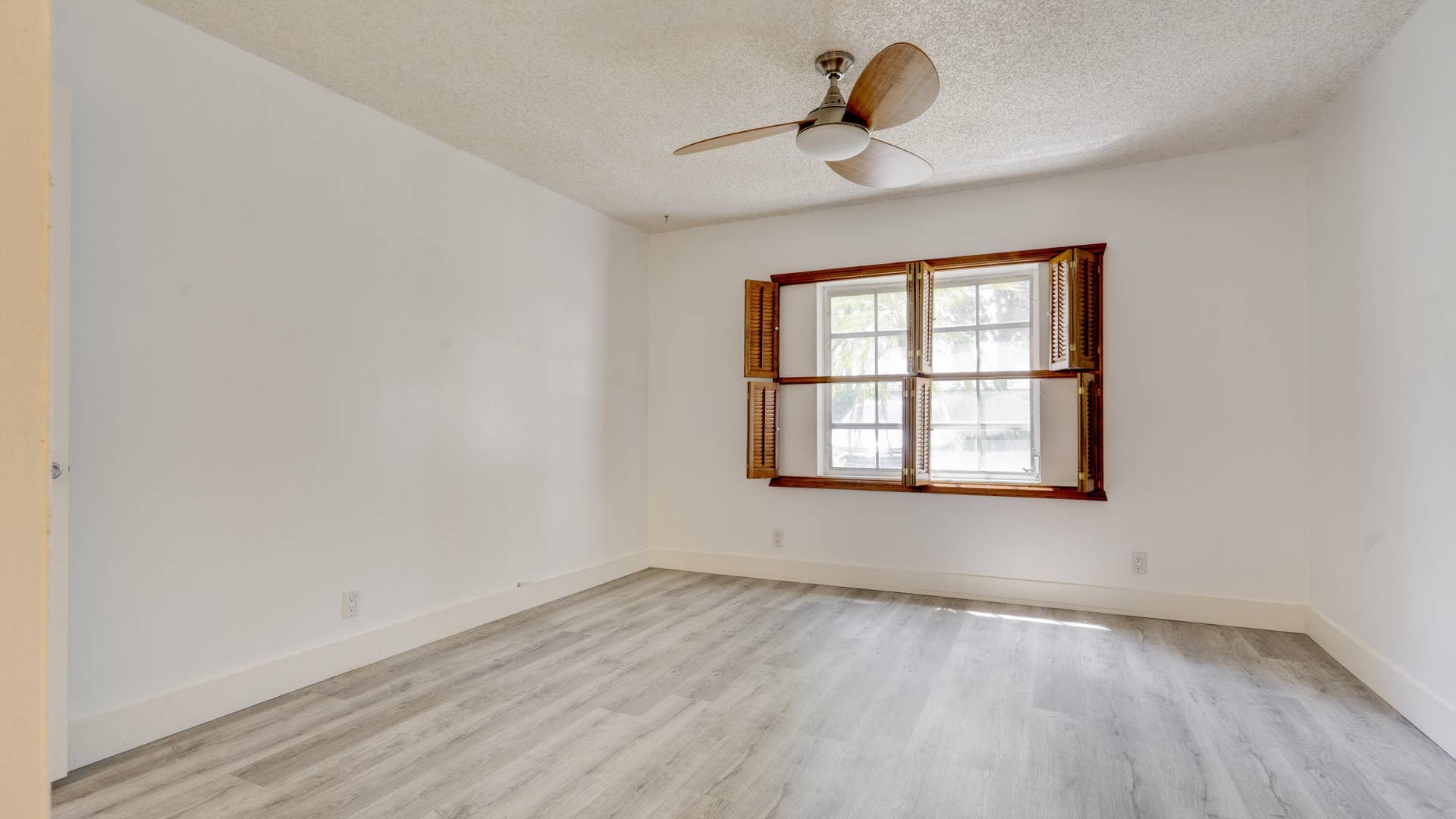 6207 BAY CLUB Drive, #1, Fort Lauderdale, FL 33308 6207_bay_club_dr_1_ft_Lauderdale_33308-5