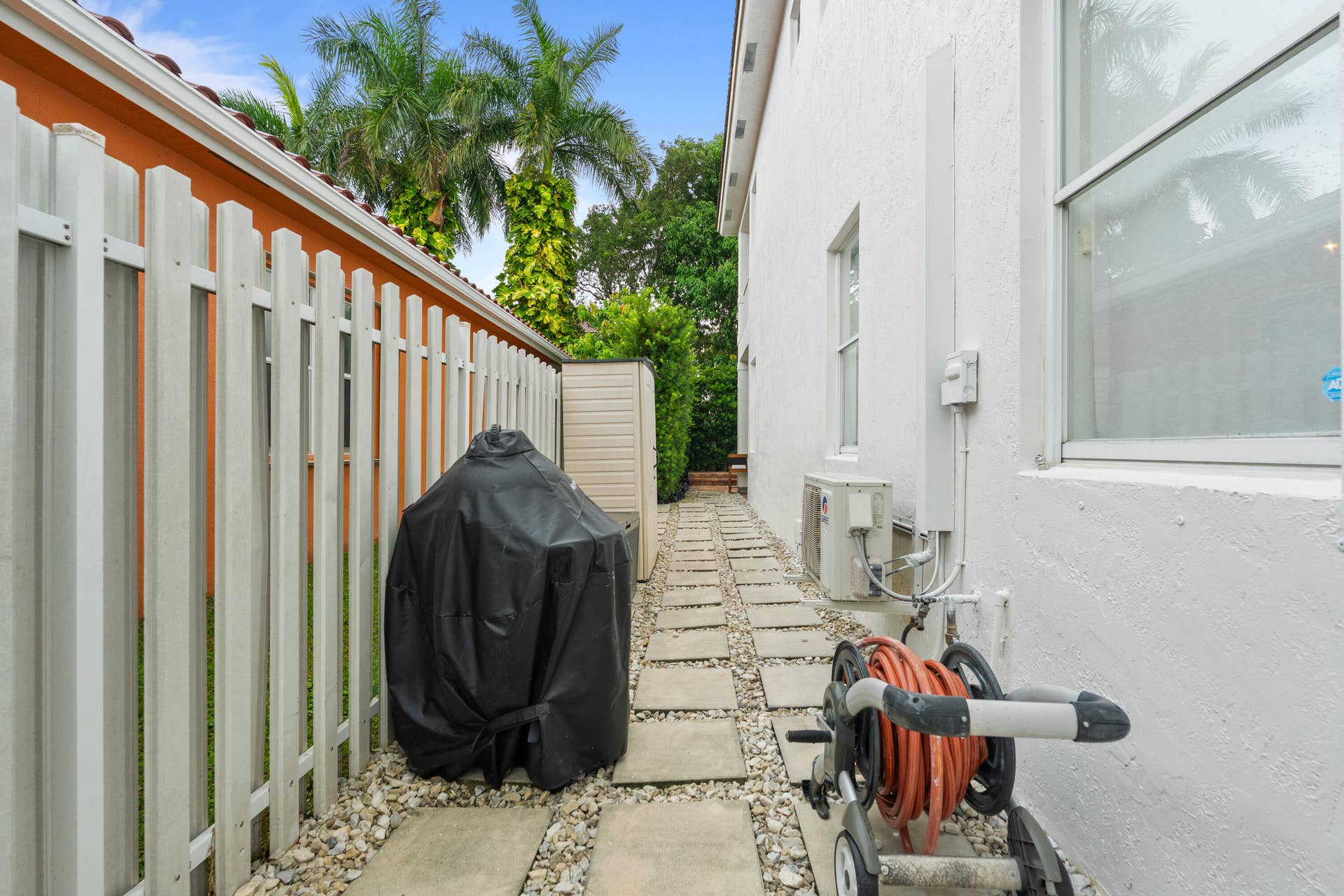 7372 NW 18TH Court, Pembroke Pines, FL 33024 Side yard