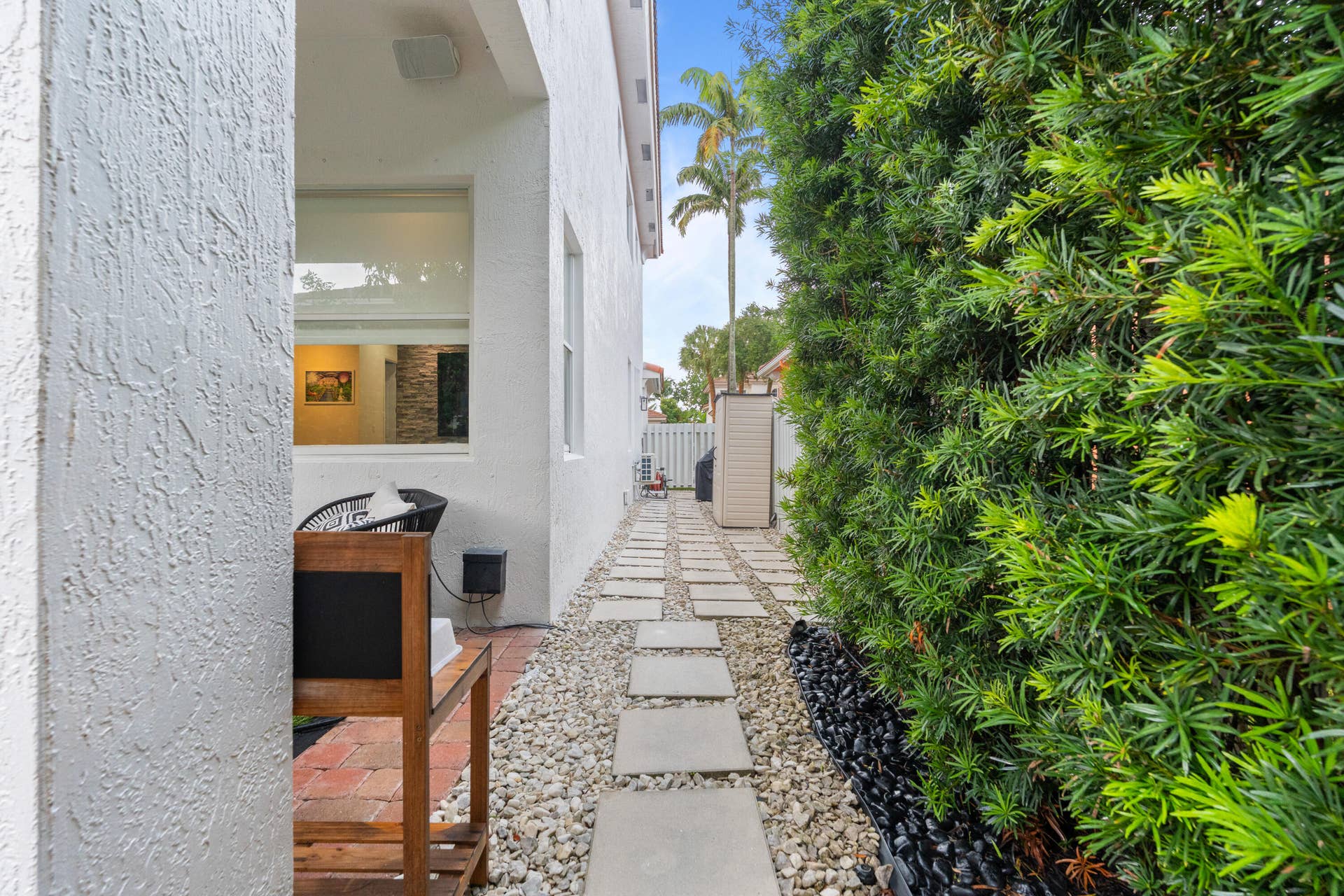 7372 NW 18TH Court, Pembroke Pines, FL 33024 Side yard