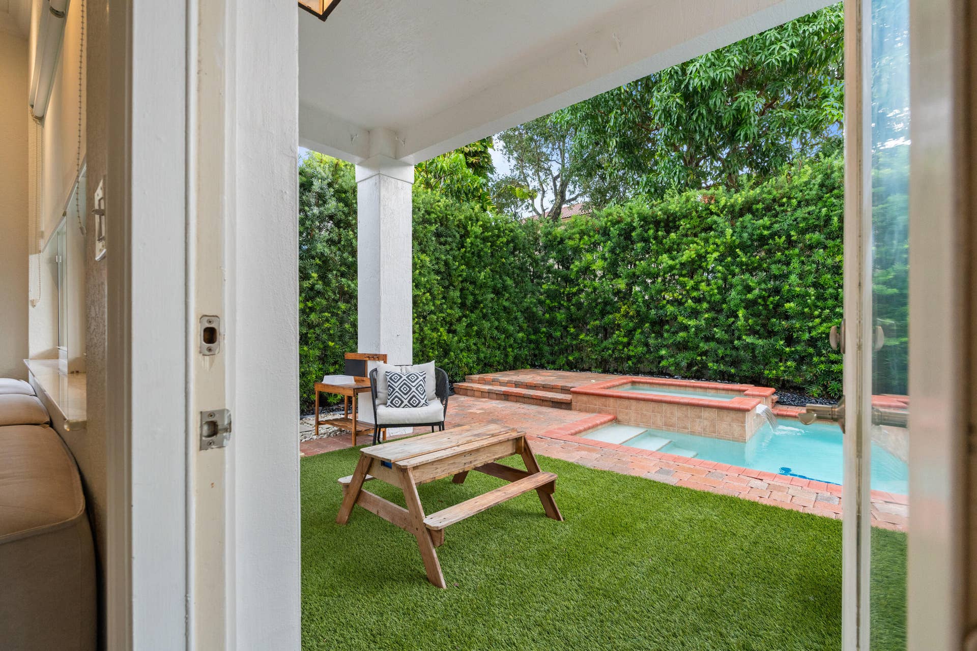 7372 NW 18TH Court, Pembroke Pines, FL 33024 Covered patio