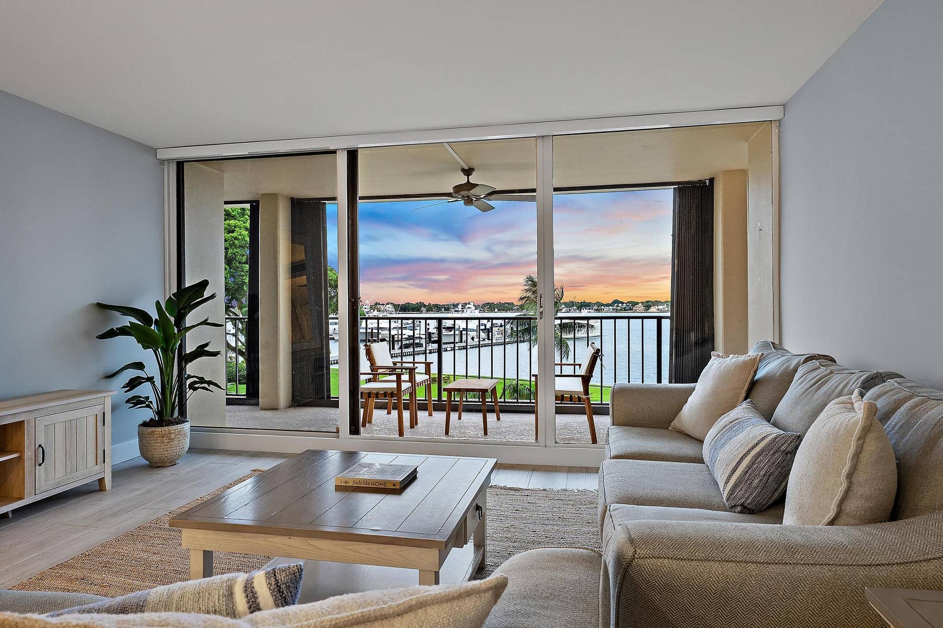 134 LAKESHORE Drive, #316, North Palm Beach, FL 33408 Living
