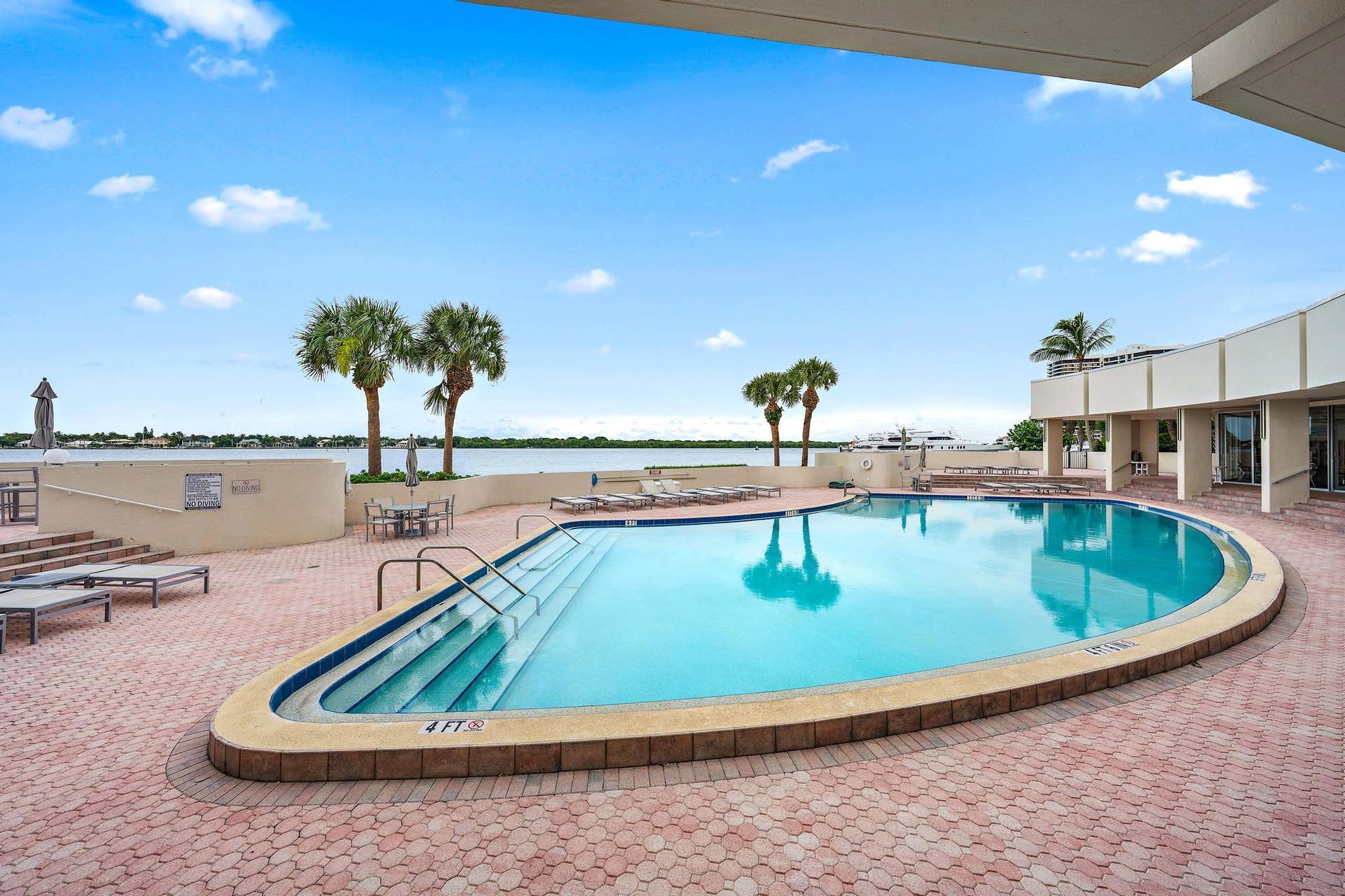 134 LAKESHORE Drive, #316, North Palm Beach, FL 33408 Community Pool