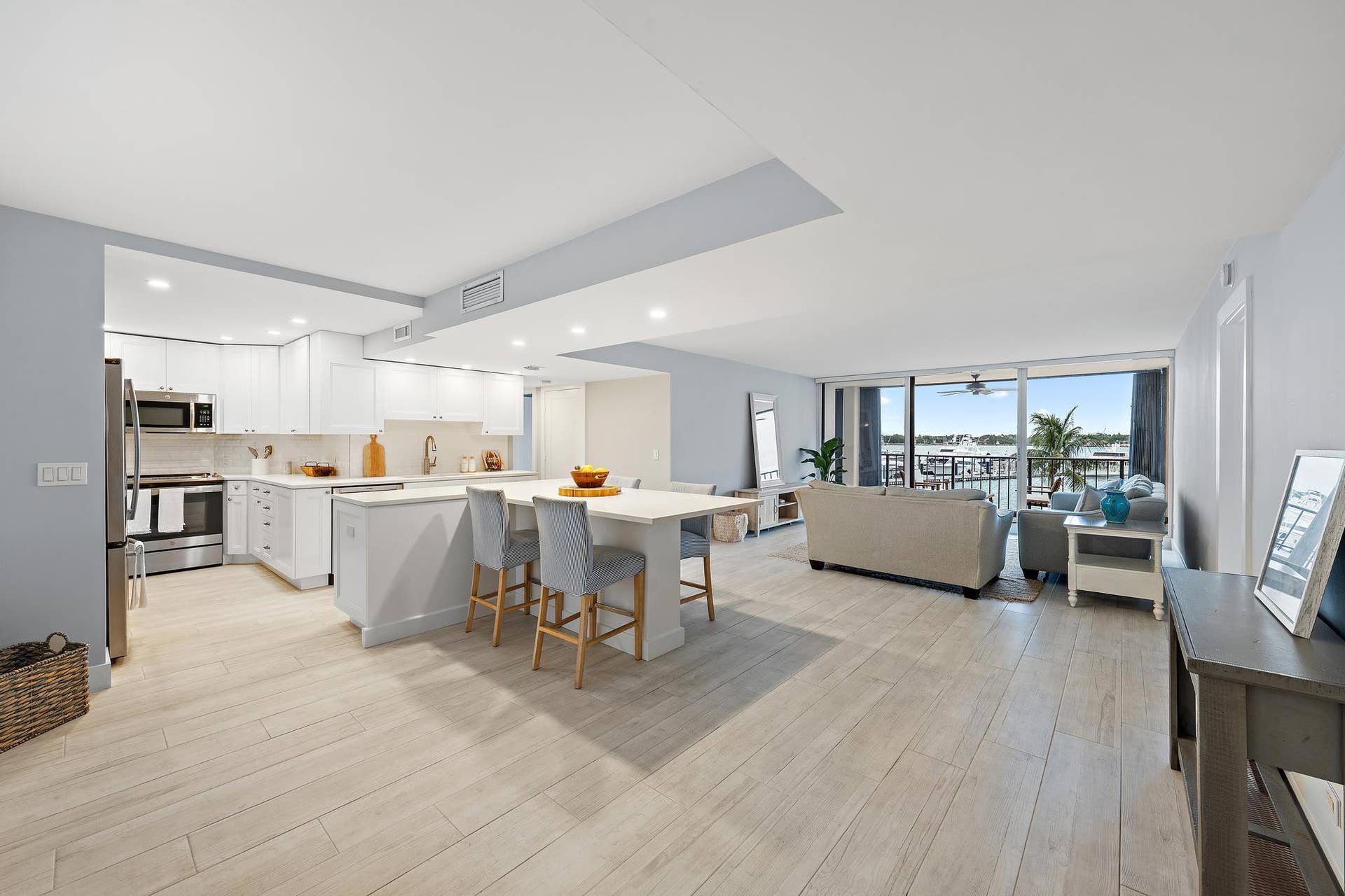 134 LAKESHORE Drive, #316, North Palm Beach, FL 33408 Kitchen & Dining