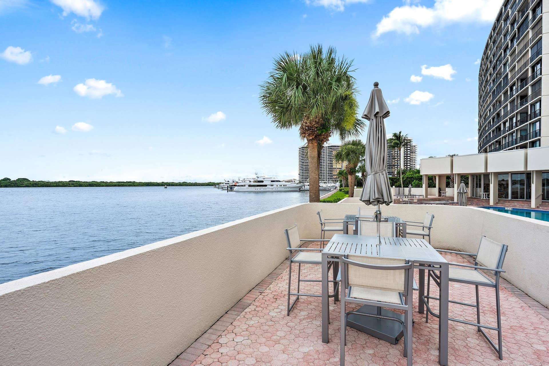 134 LAKESHORE Drive, #316, North Palm Beach, FL 33408 Community Patio