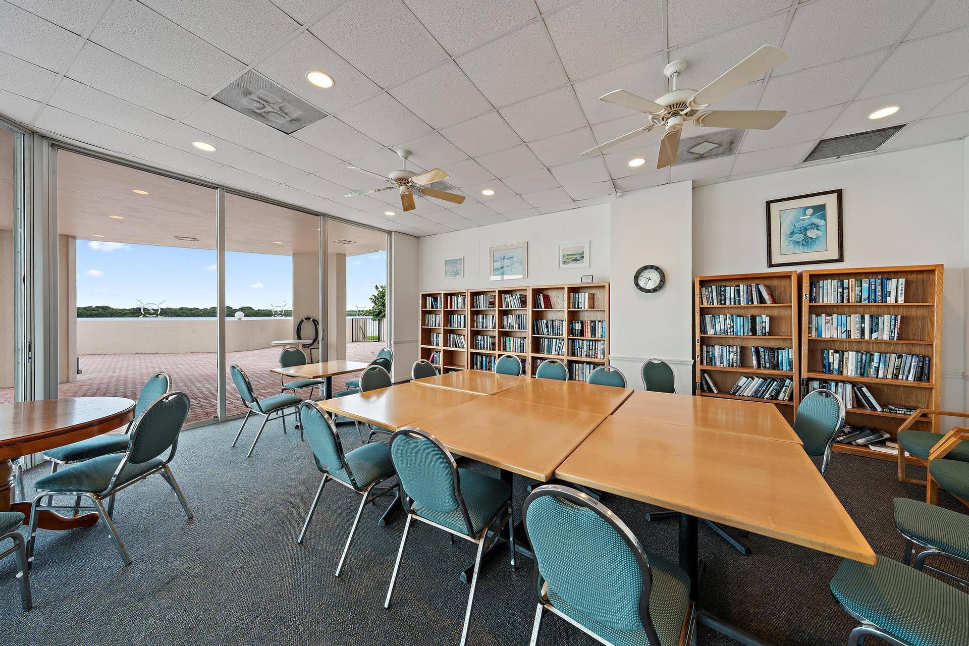134 LAKESHORE Drive, #316, North Palm Beach, FL 33408 Library