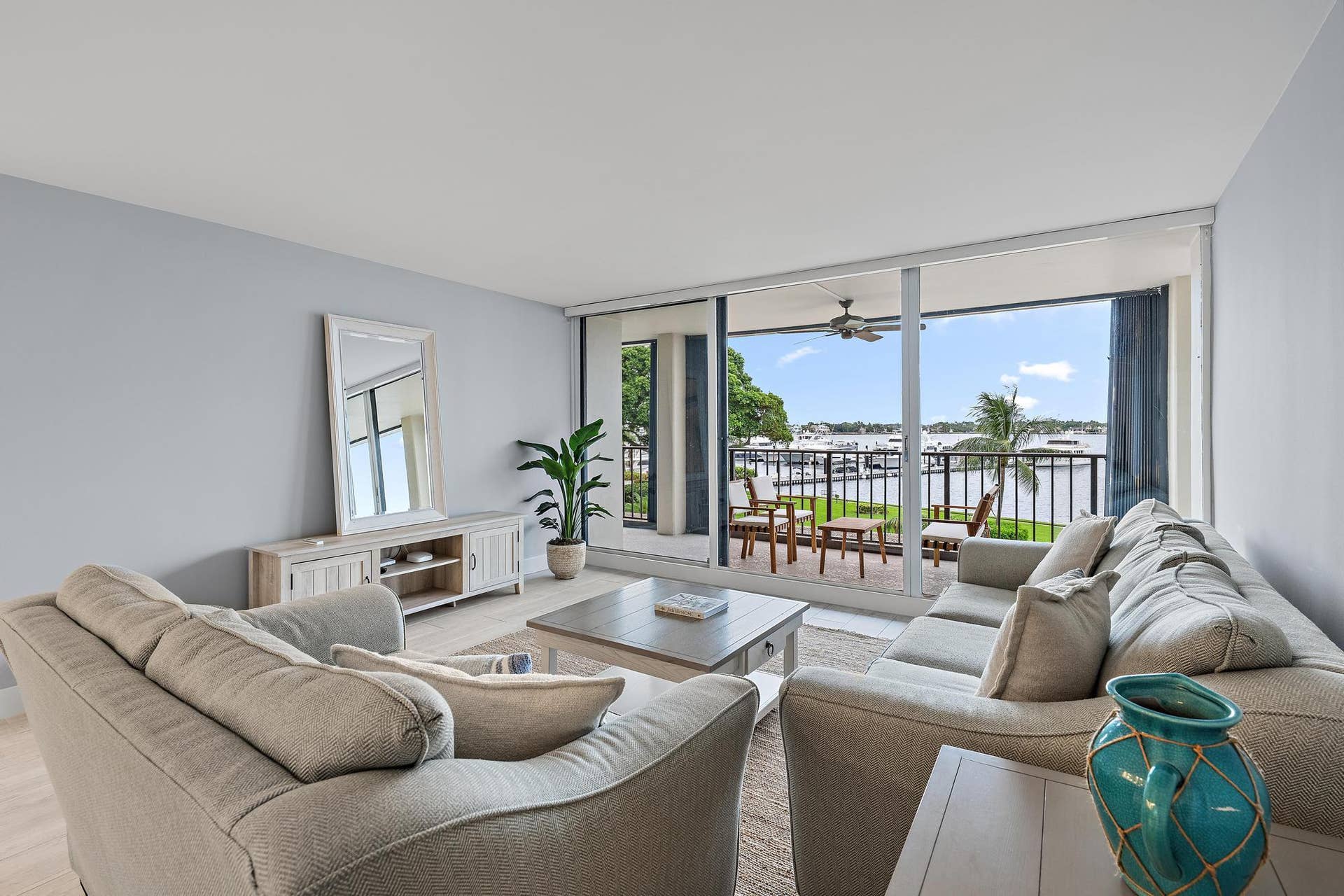 134 LAKESHORE Drive, #316, North Palm Beach, FL 33408 Living