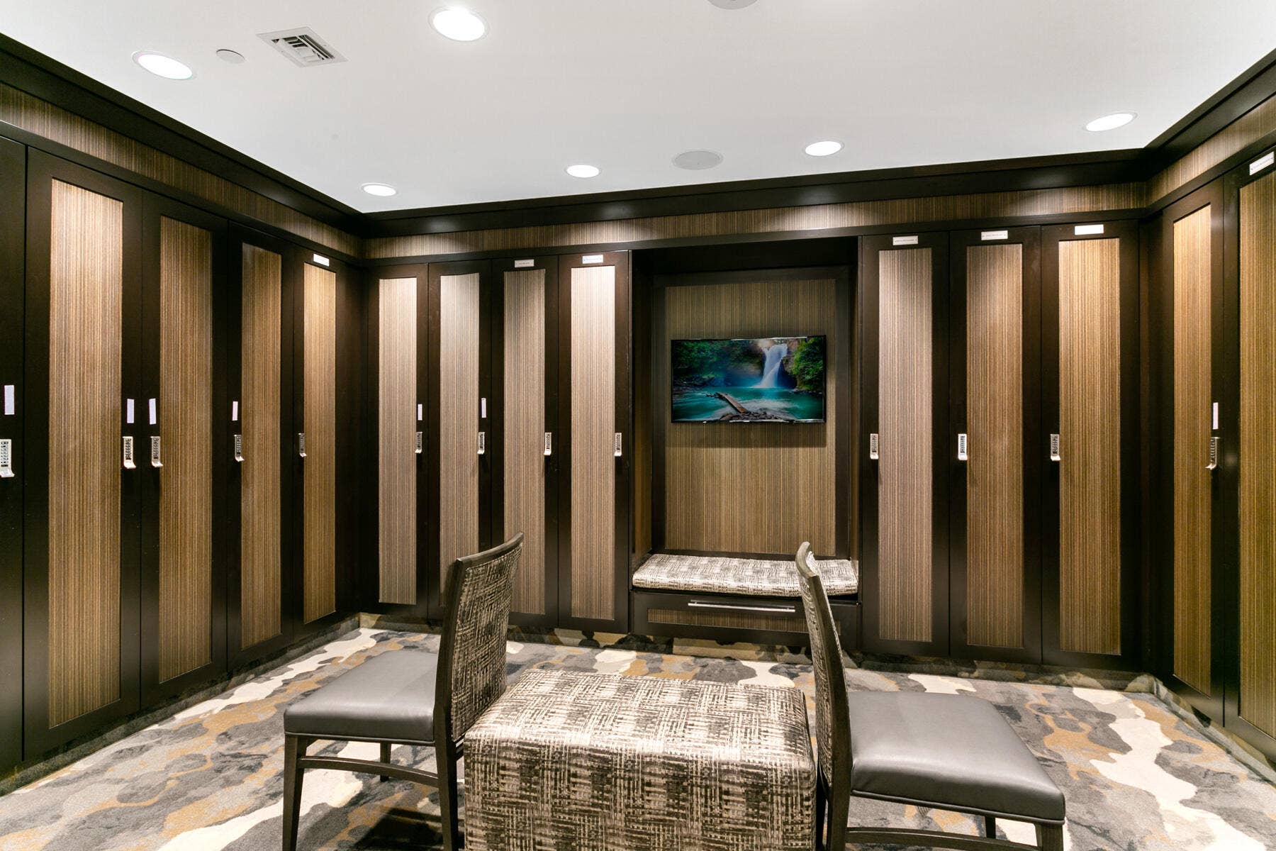 1030 Us Highway 1, #413, North Palm Beach, FL 33408 Mens Locker Room