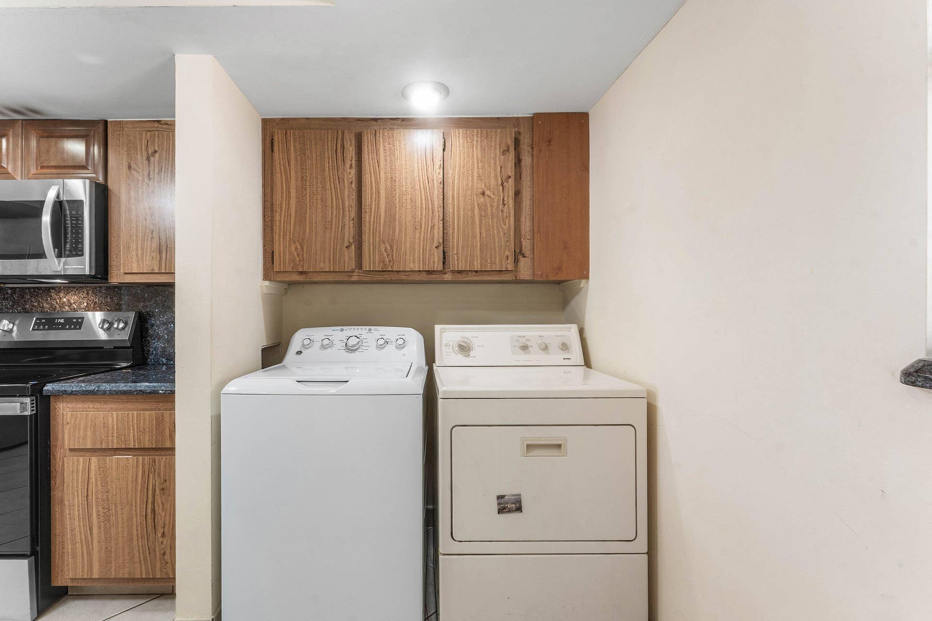1030 Us Highway 1, #413, North Palm Beach, FL 33408 Laundry