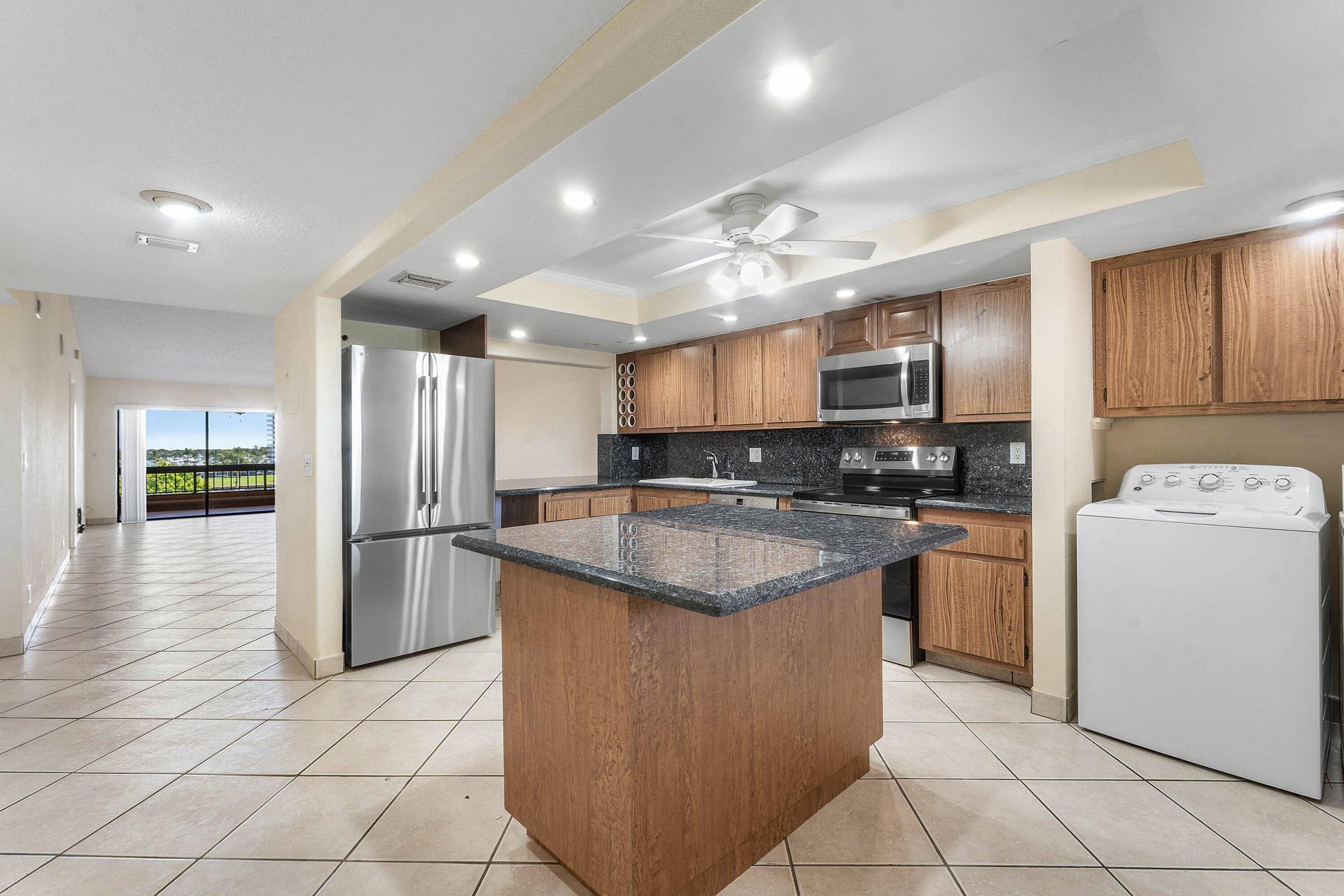 1030 Us Highway 1, #413, North Palm Beach, FL 33408 Kitchen