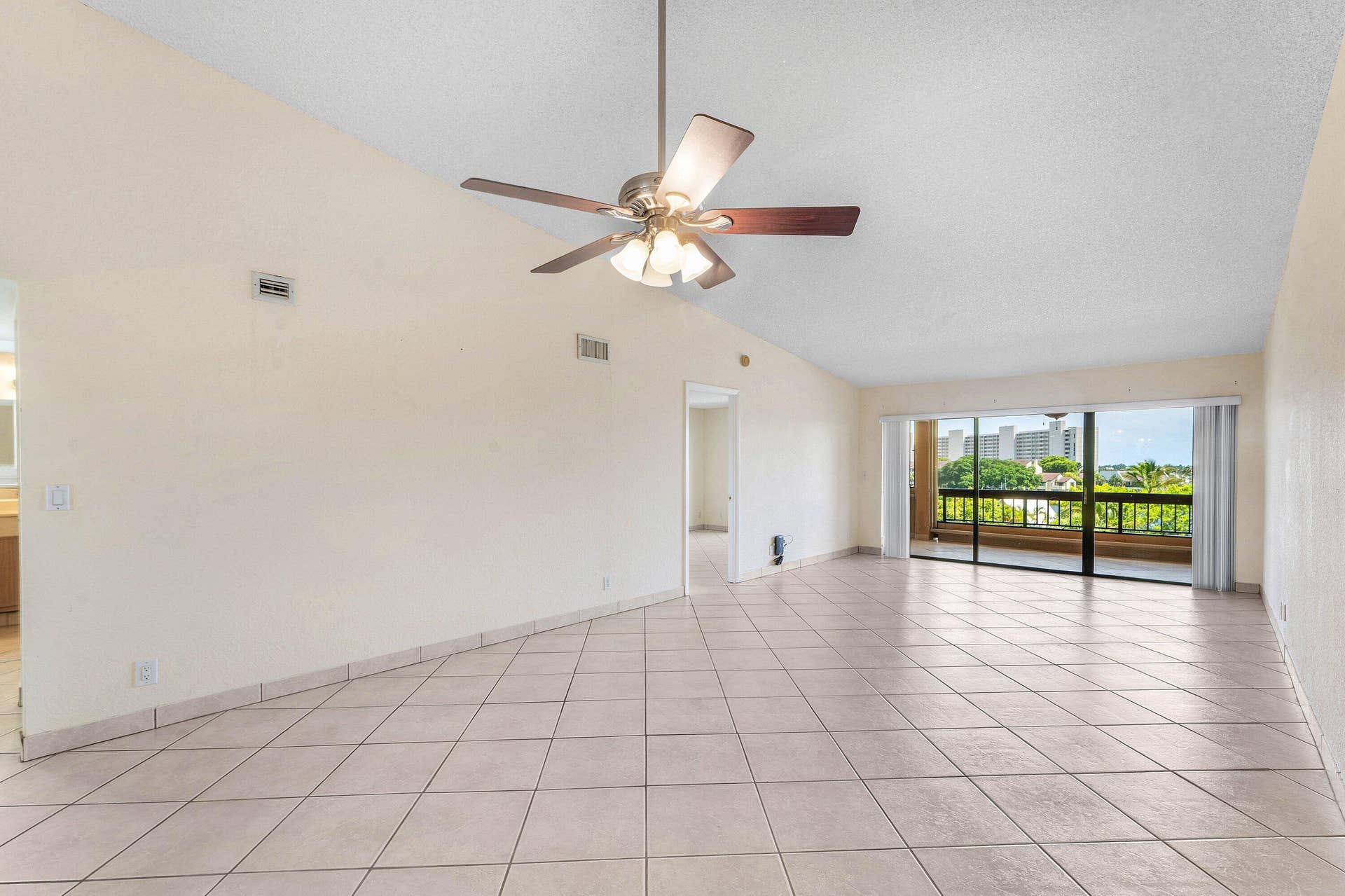1030 Us Highway 1, #413, North Palm Beach, FL 33408 Living Room 3