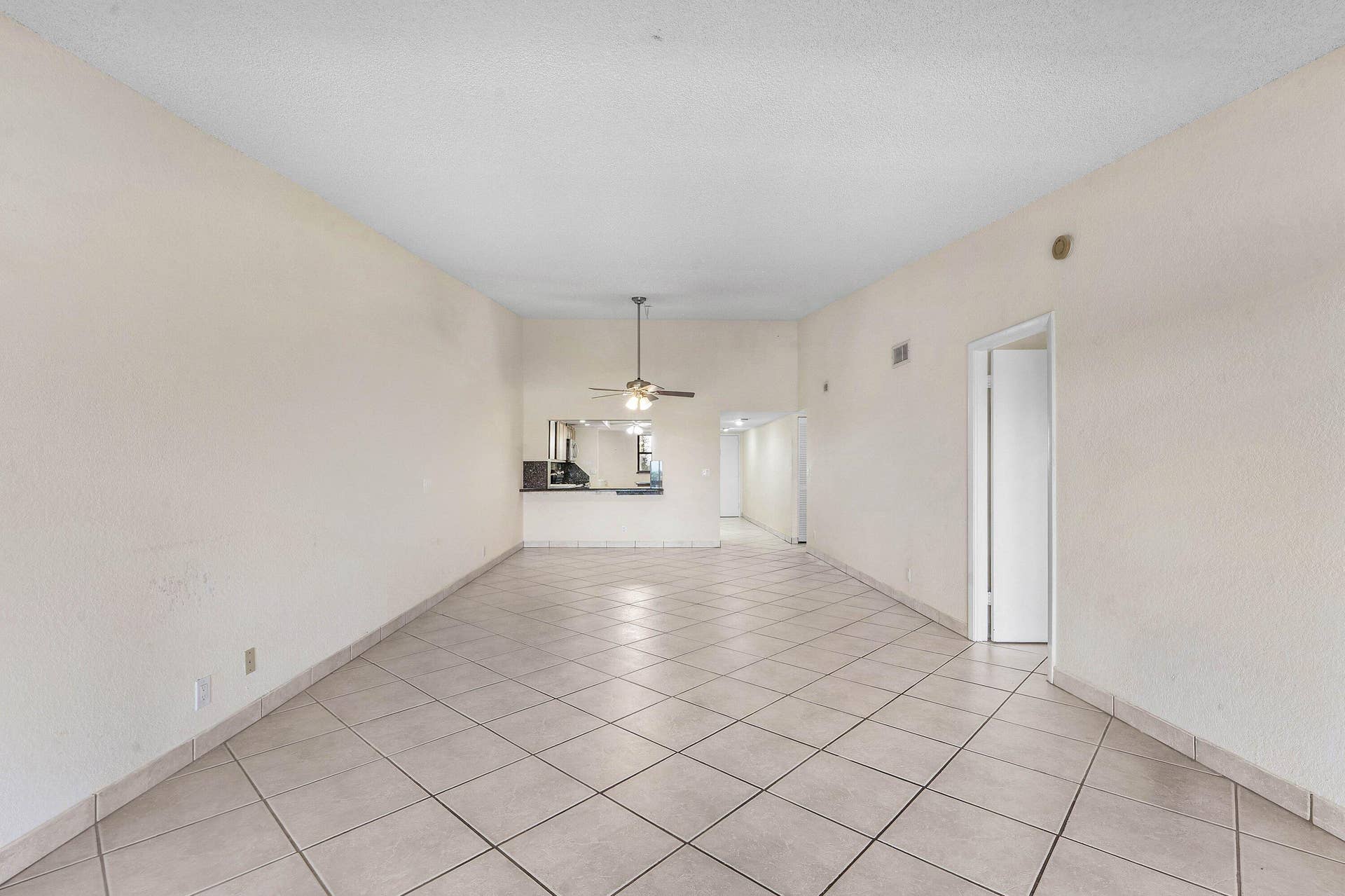 1030 Us Highway 1, #413, North Palm Beach, FL 33408 Living Room