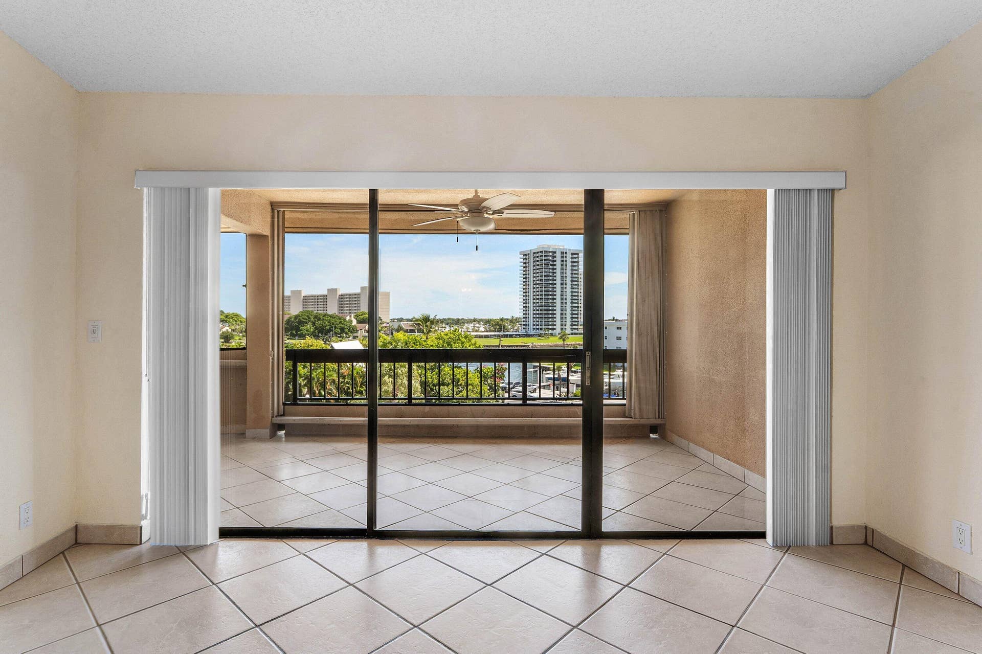 1030 Us Highway 1, #413, North Palm Beach, FL 33408 Patio Entry