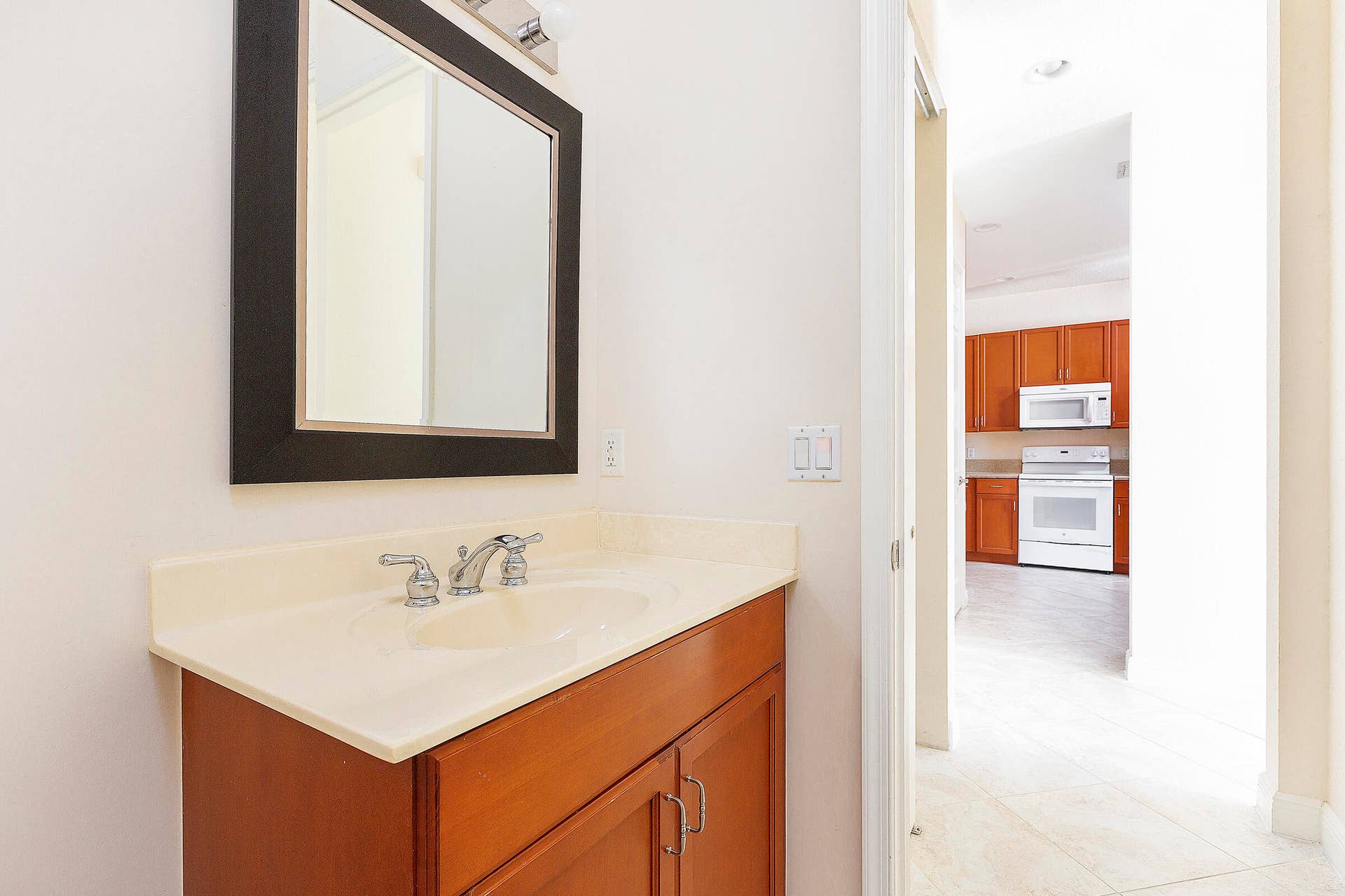6807 LAKESIDE Circle N, #102-1, Davie, FL 33314 21_U2_Layout_Powderroom