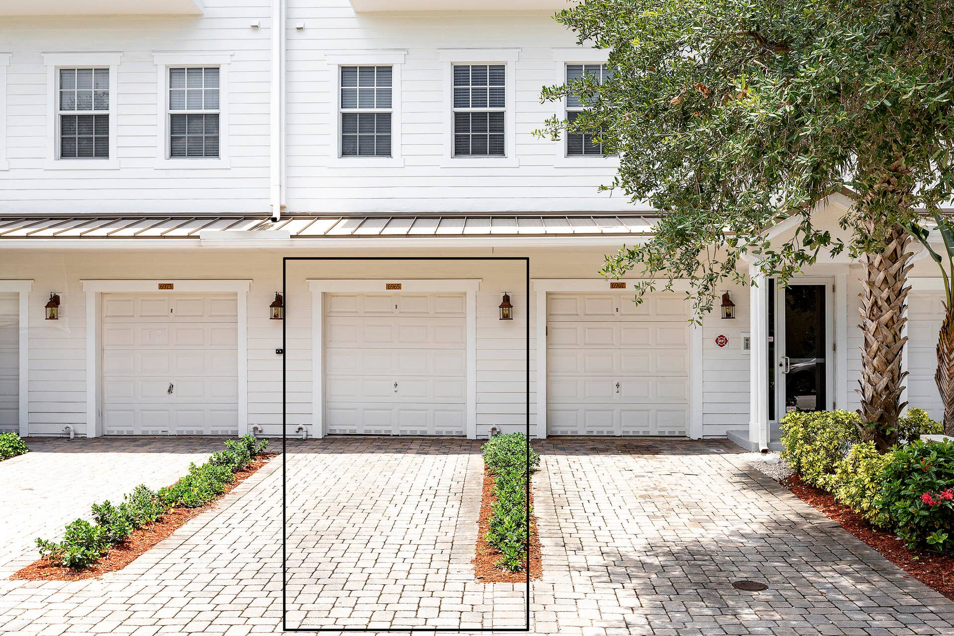 6807 LAKESIDE Circle N, #102-1, Davie, FL 33314 10_Unit2_6965GarageDriveway_a