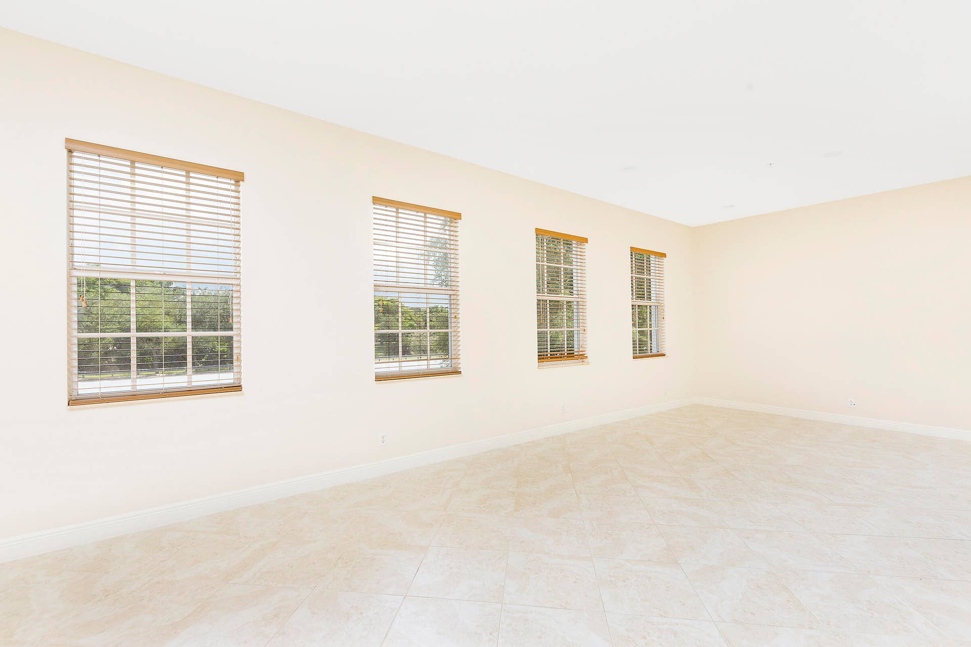 6807 LAKESIDE Circle N, #102-1, Davie, FL 33314 14_U2_Livingroom_1