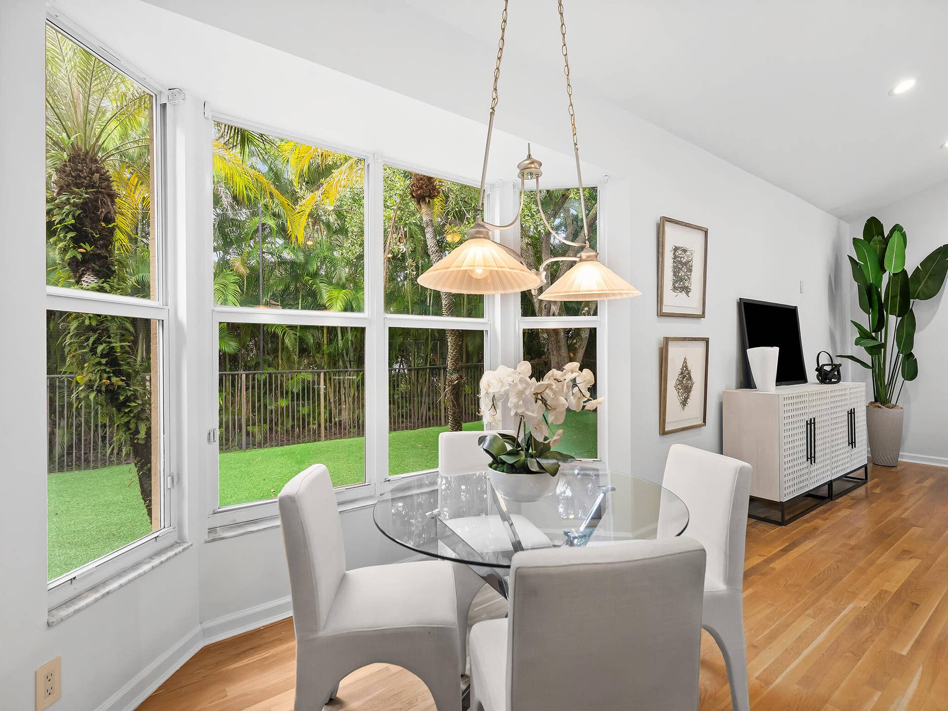 Kitchen dining