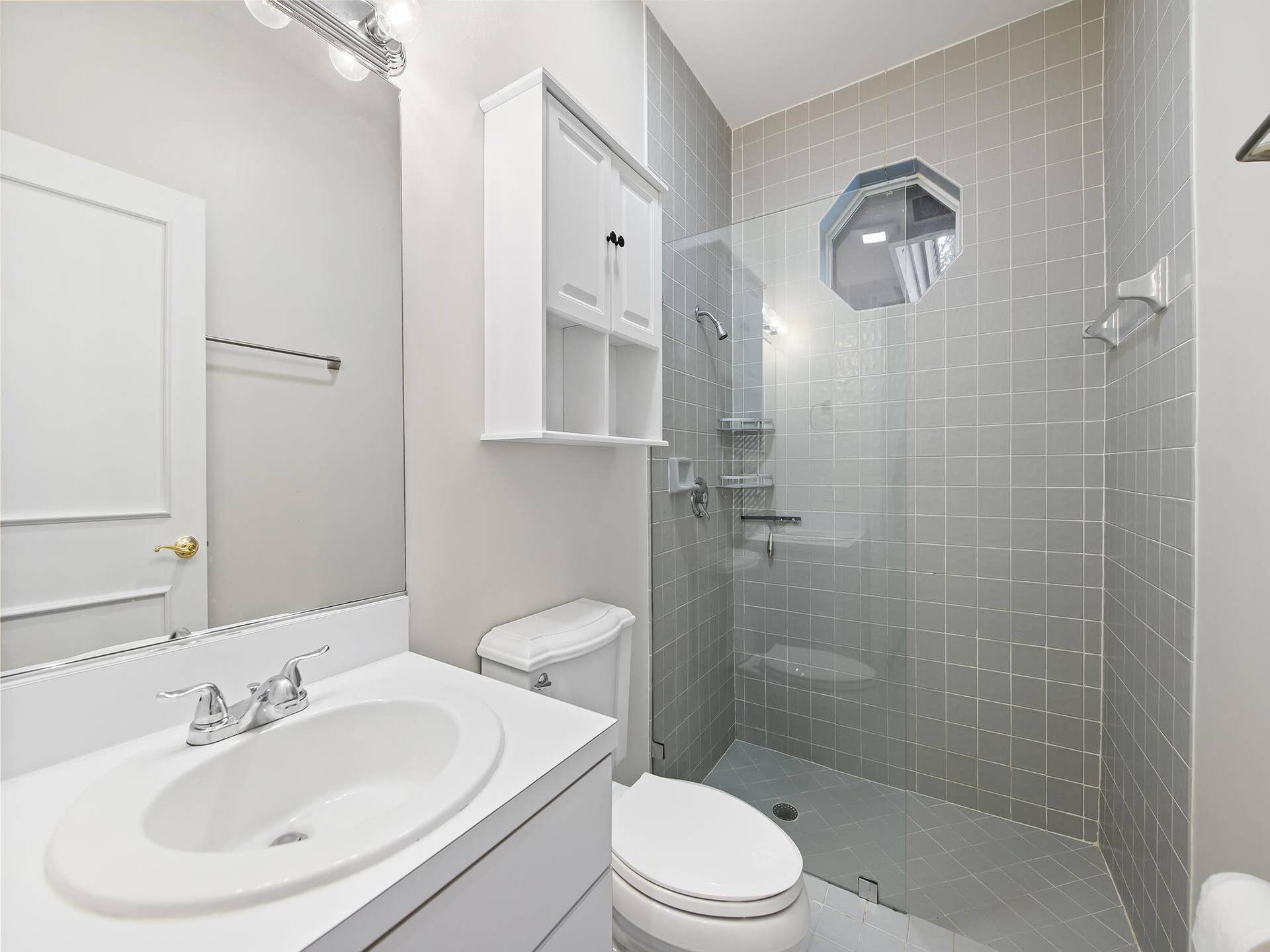 Ensuite bathroom 3