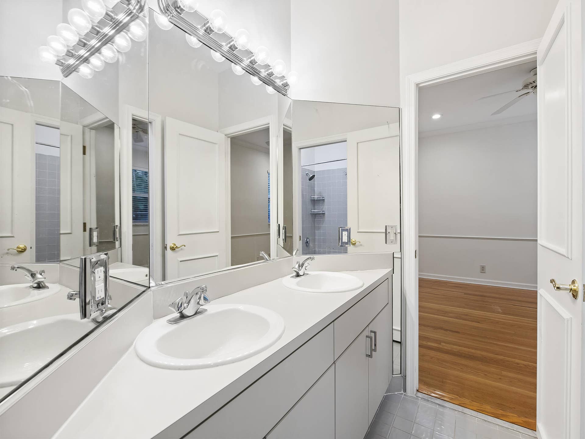 Hall and Ensuite Bathroom 2
