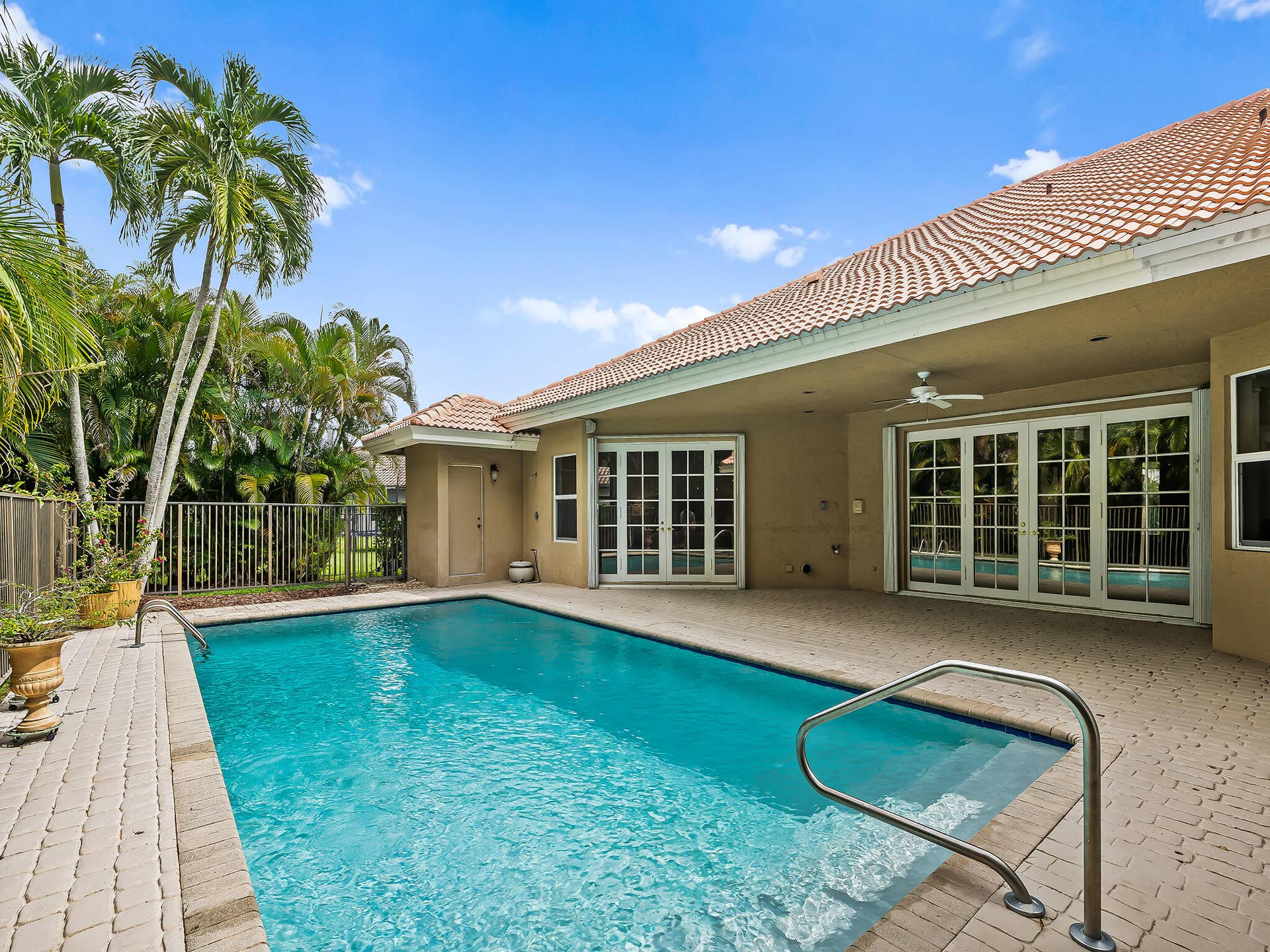 Giant pool
