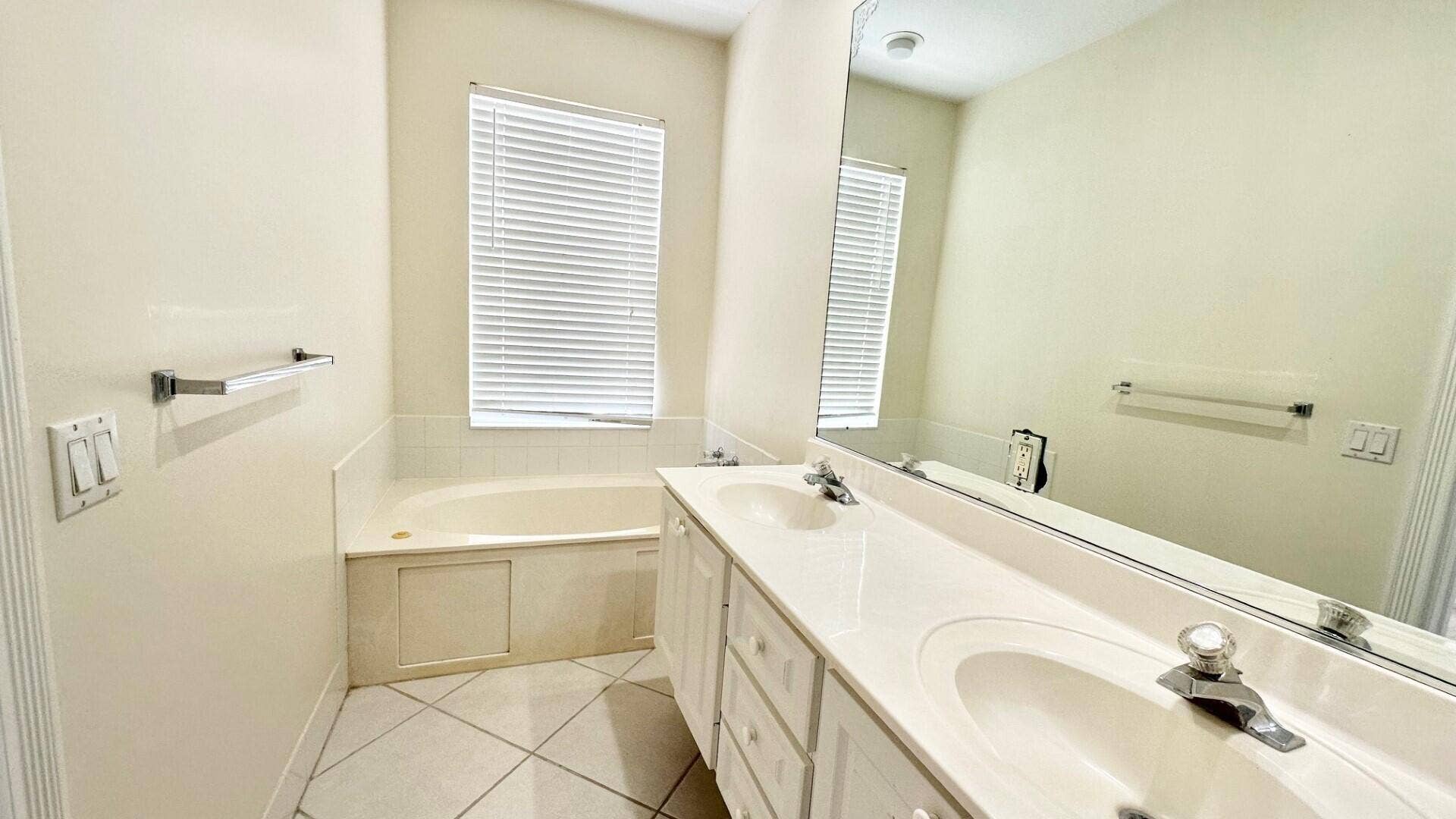 2171 Tigris Drive, West Palm Beach, FL 33411 Principal Bathroom