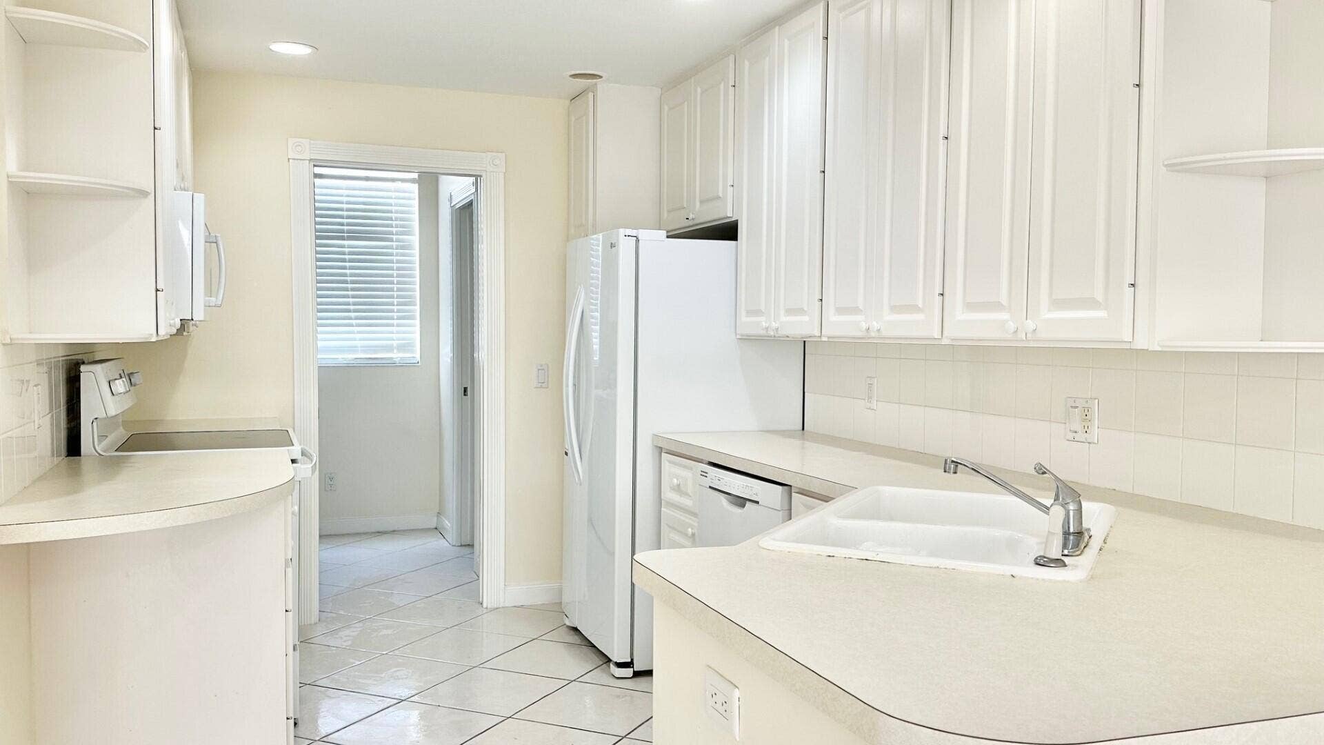 2171 Tigris Drive, West Palm Beach, FL 33411 Kitchen