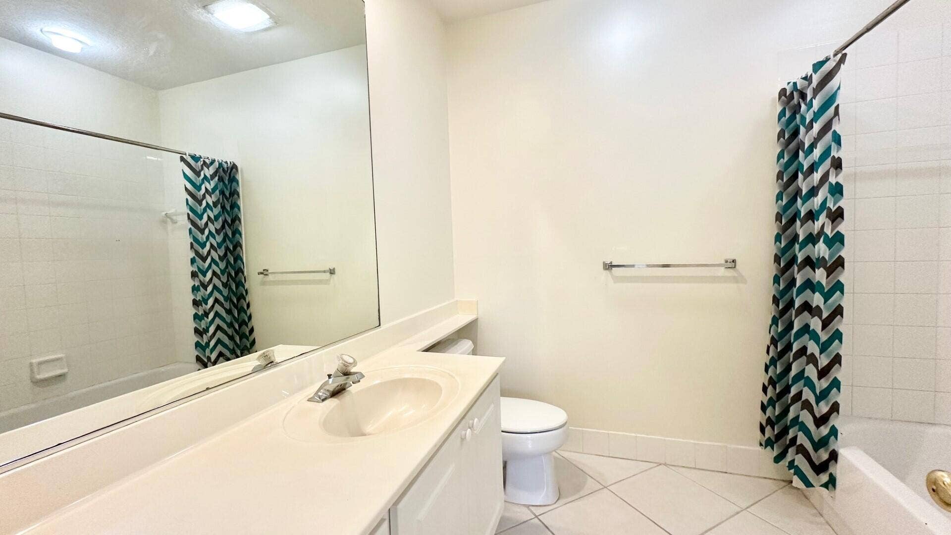 2171 Tigris Drive, West Palm Beach, FL 33411 Guest Bathroom