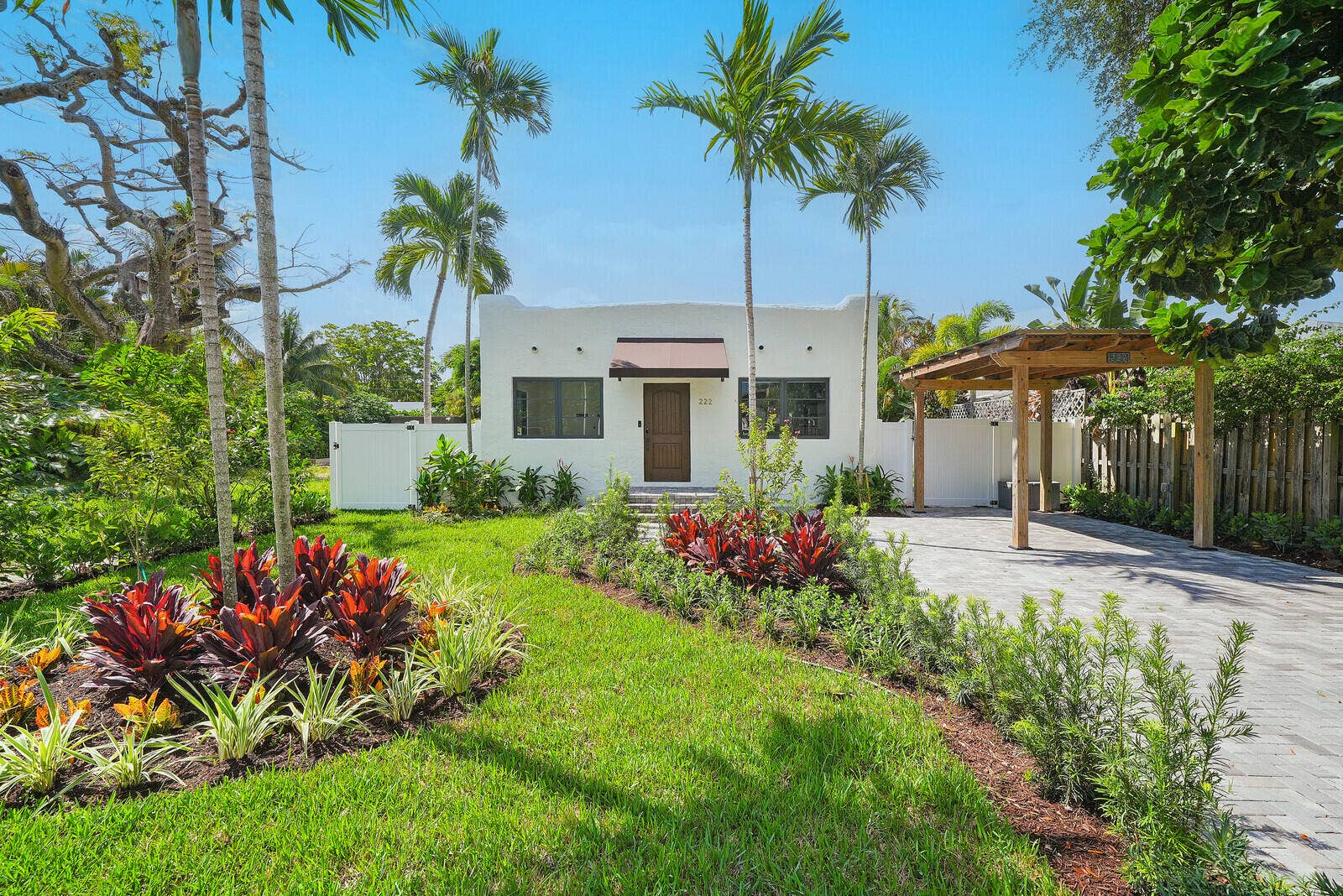 222 NE 9th Main House