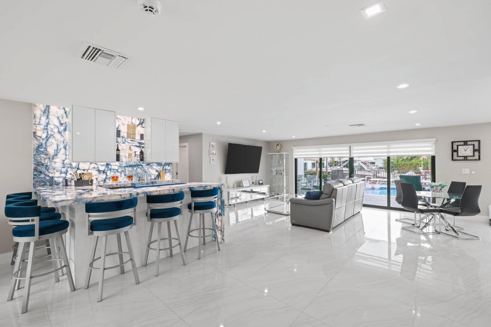 2820 NE 47th St - 21.jpg-SMALL