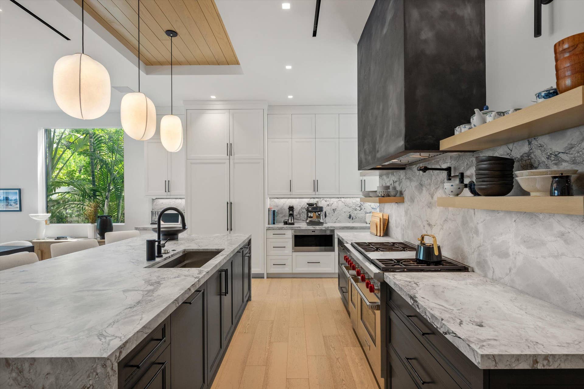Gourmet kitchen