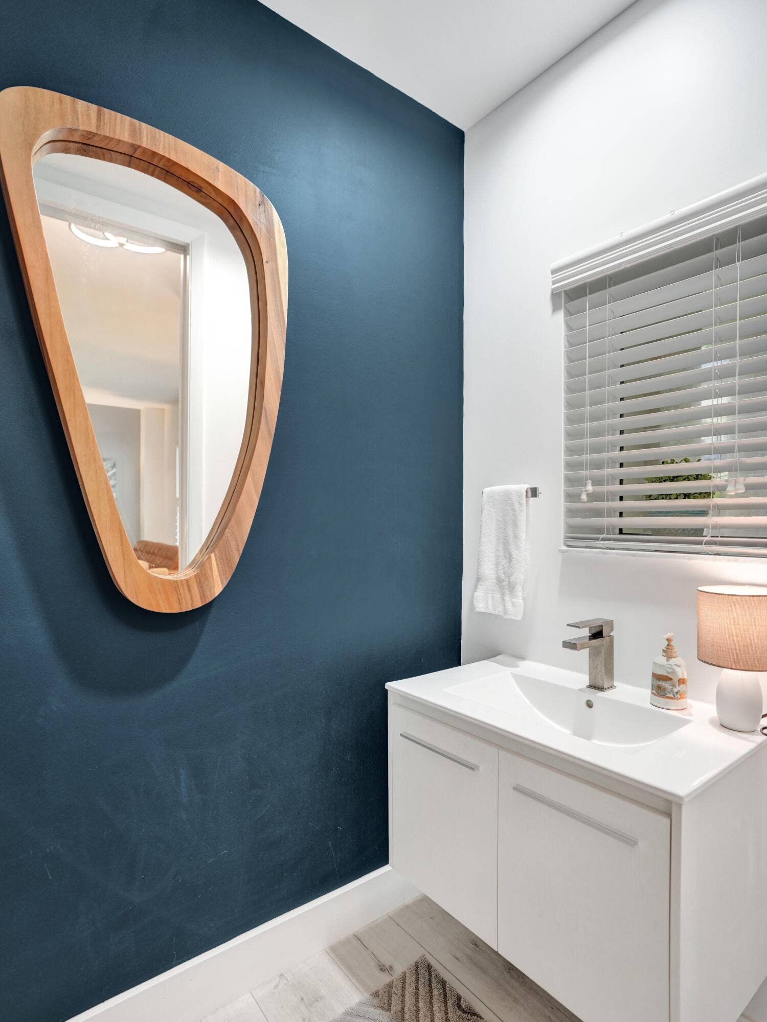 2633 NE 14th Avenue, #103, Wilton Manors, FL 33334 Hald Bathroom