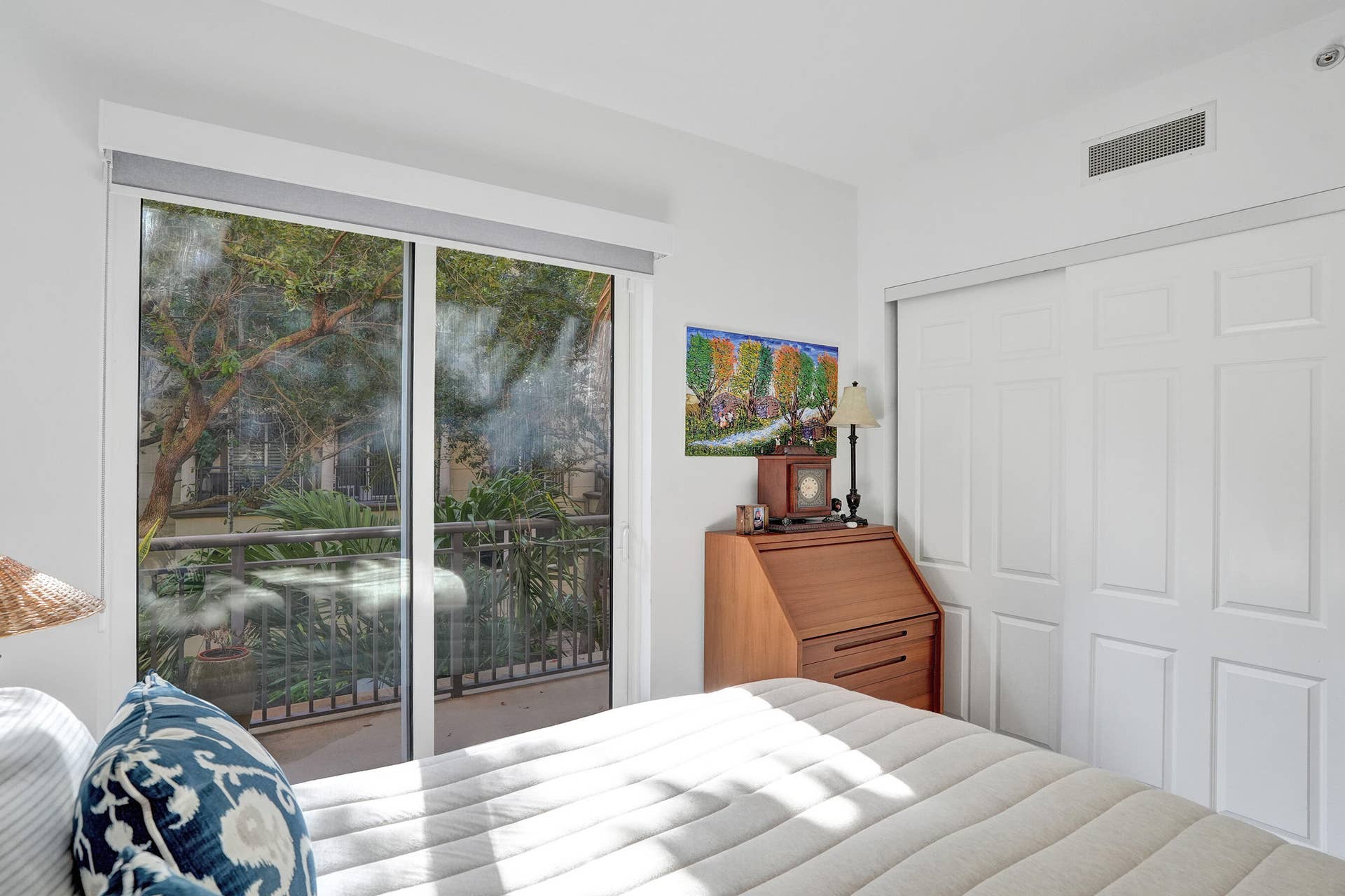 2633 NE 14th Avenue, #103, Wilton Manors, FL 33334 Guest Bedroom