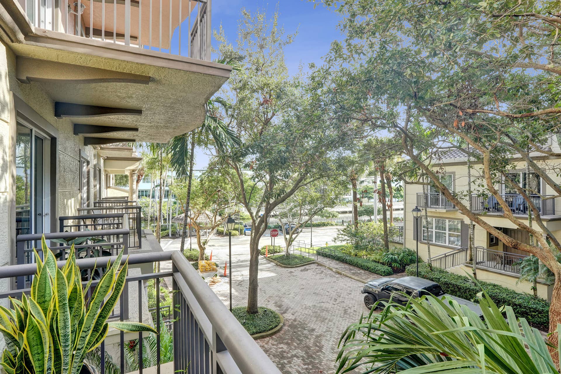 2633 NE 14th Avenue, #103, Wilton Manors, FL 33334 DSC01357