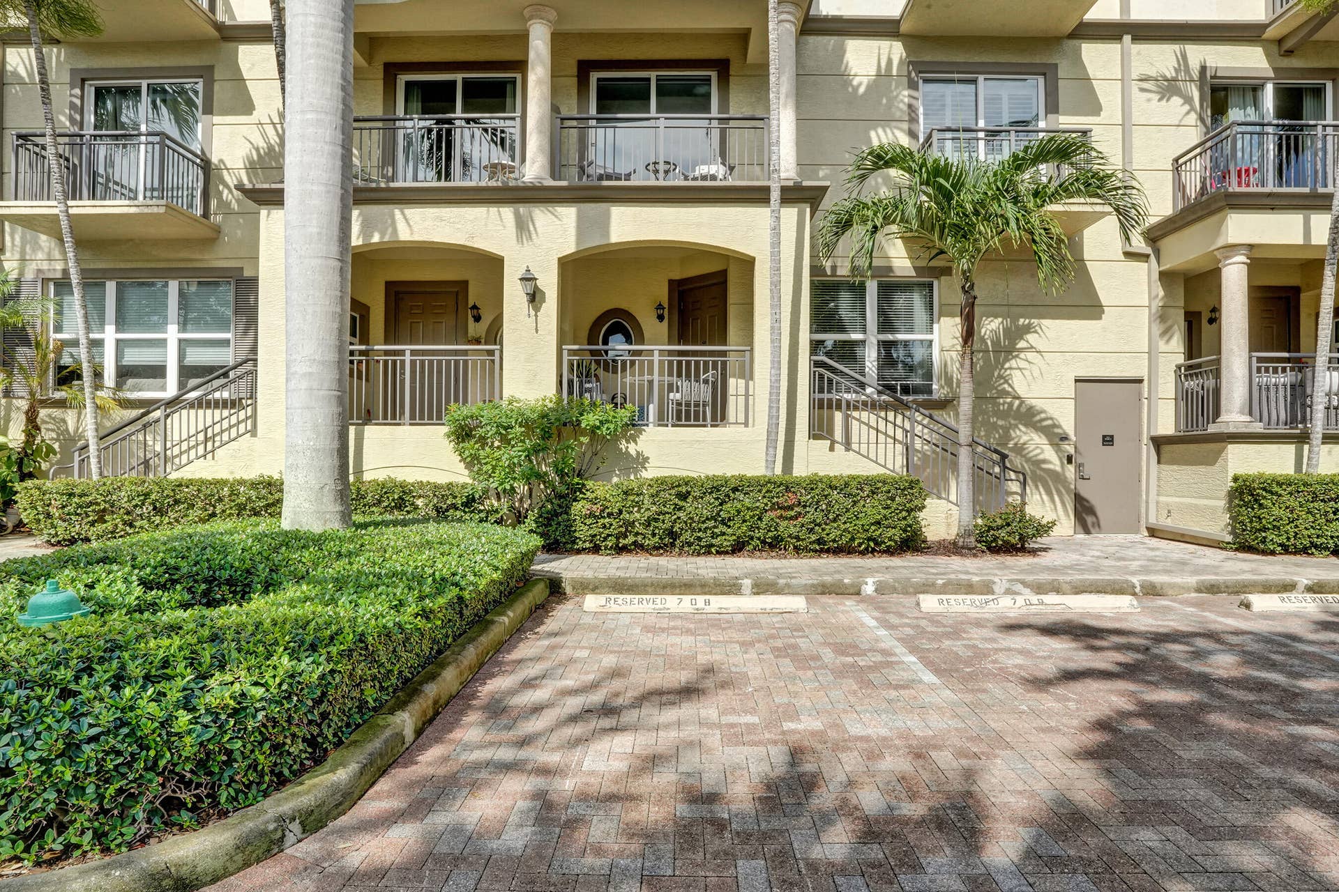 2633 NE 14th Avenue, #103, Wilton Manors, FL 33334 3rd Deeded Parking Spot - Exterior