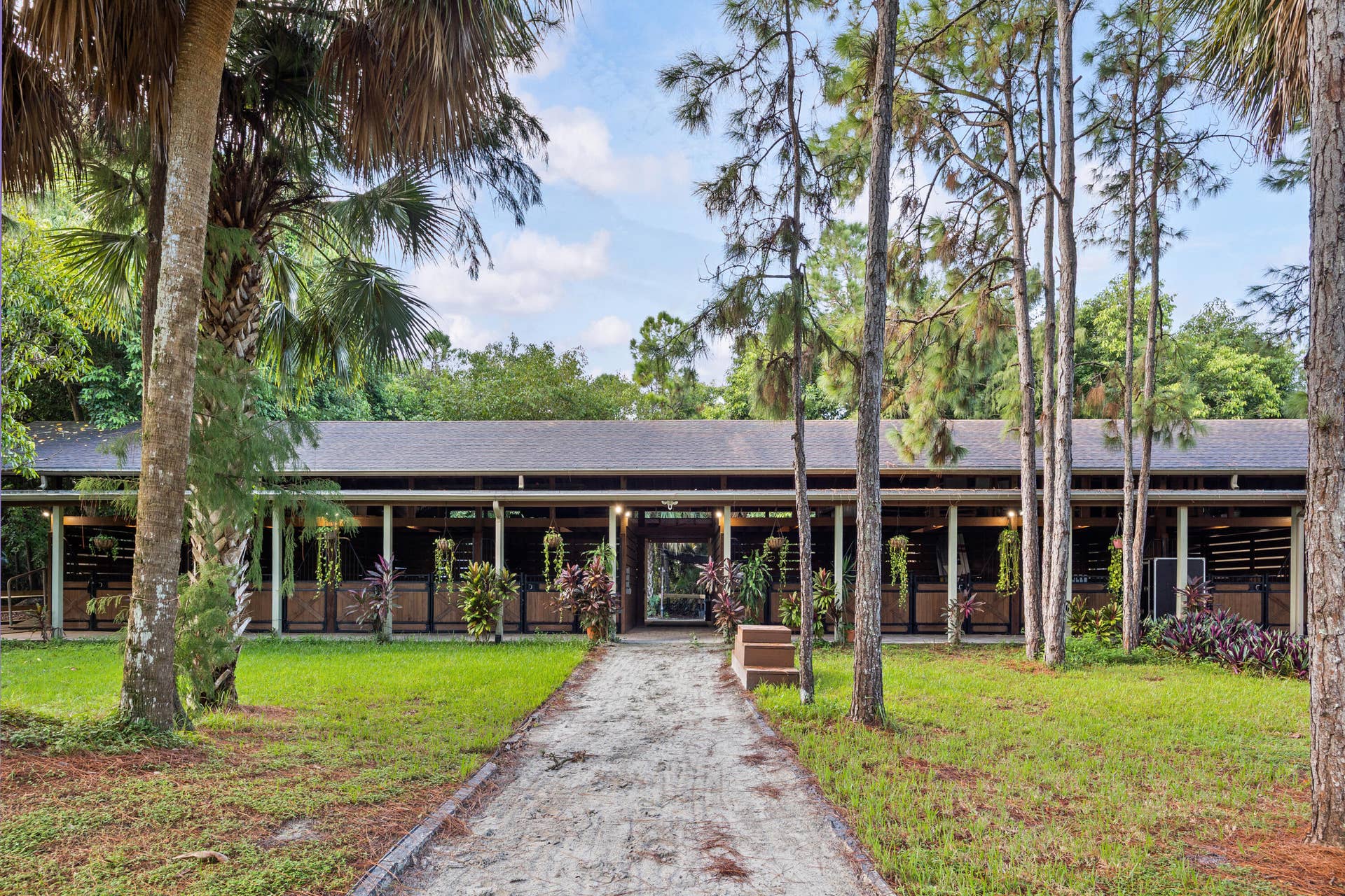1711 Stallion Drive front