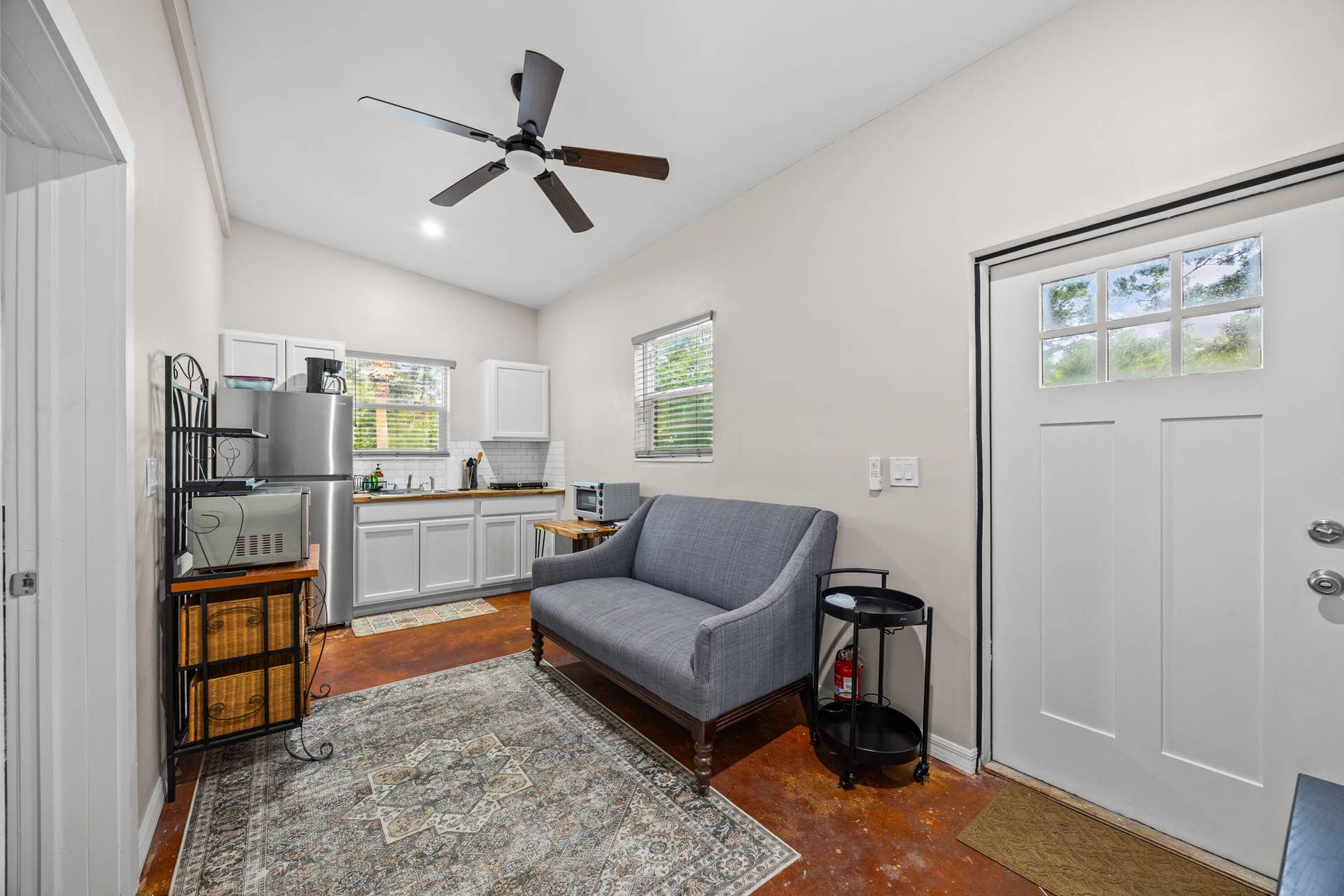 1711 Stallion Drive living room