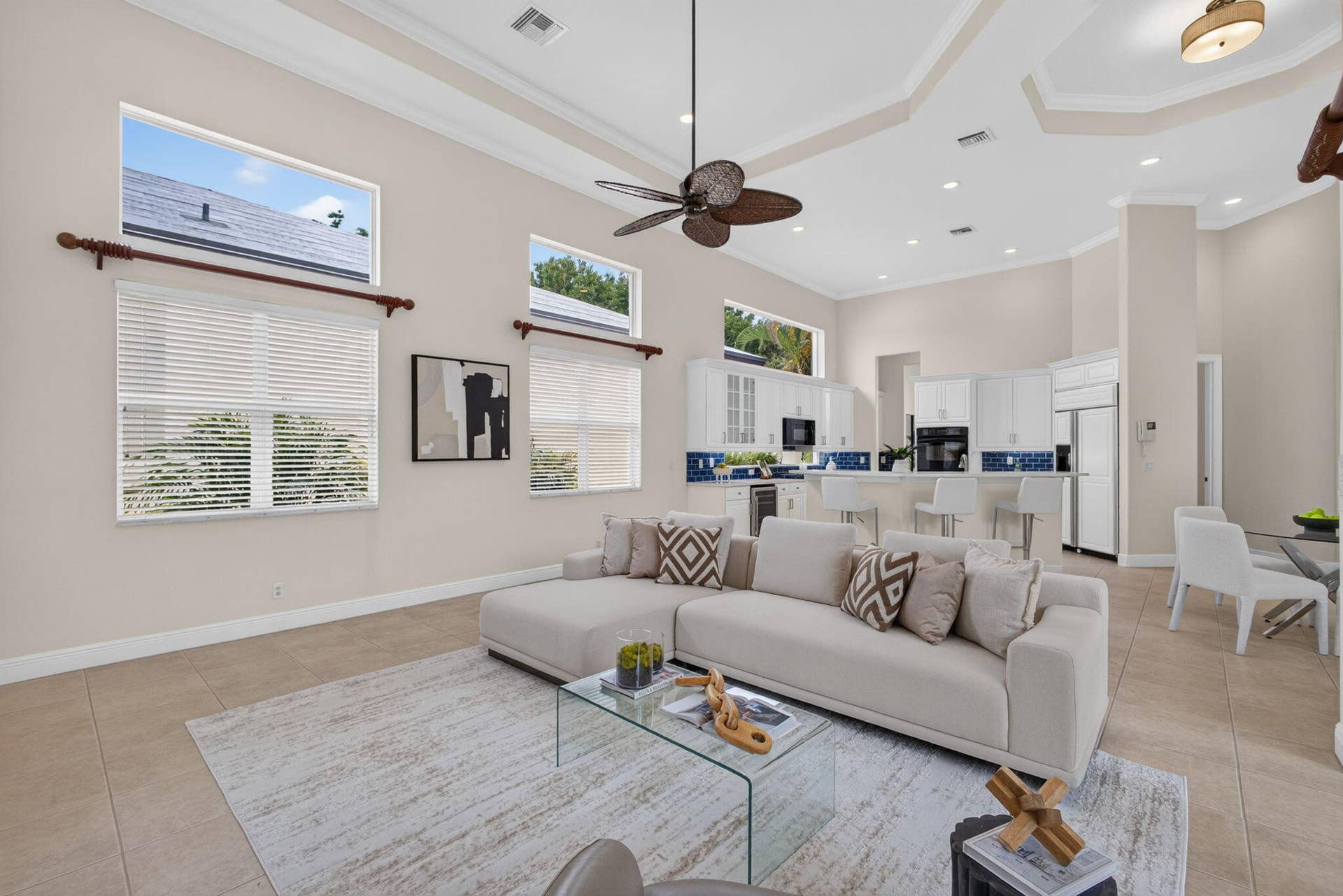 540 Les Jardin Drive, Palm Beach Gardens, FL 33410 Open floor plan with family room adjacent to kitch