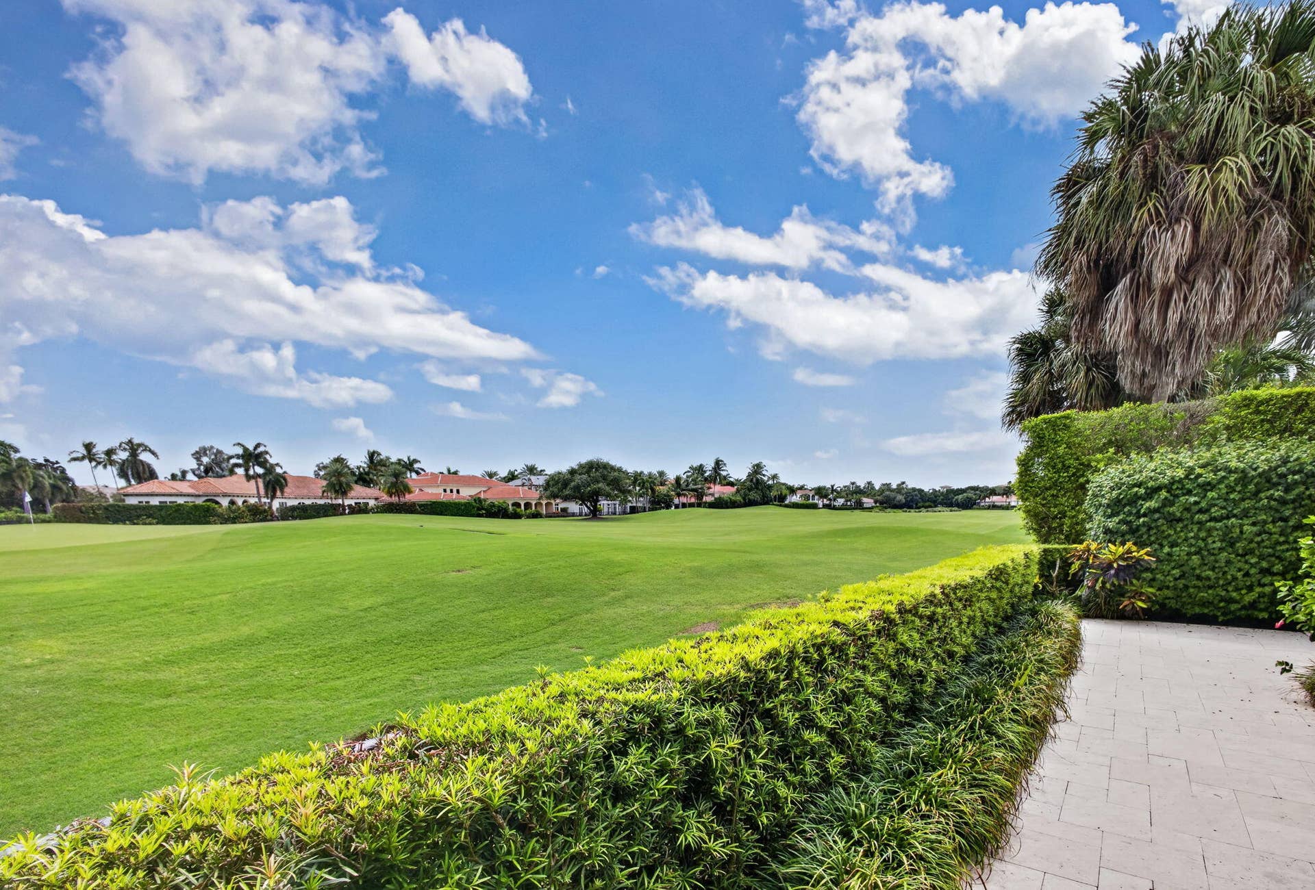 540 Les Jardin Drive, Palm Beach Gardens, FL 33410 View 16th Fairway
