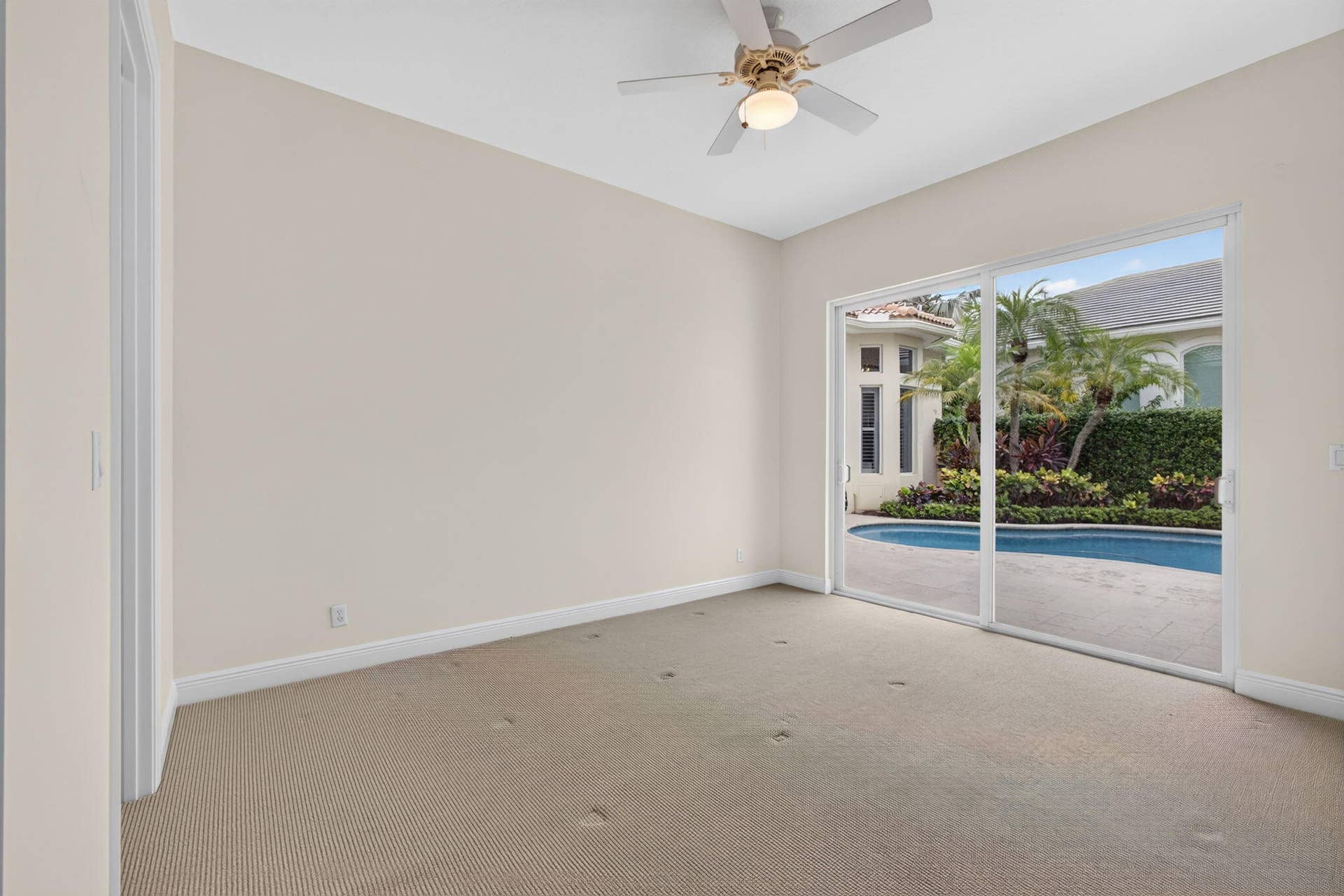 540 Les Jardin Drive, Palm Beach Gardens, FL 33410 Large Bedroom with walk in closet and sliders to courtyard pool