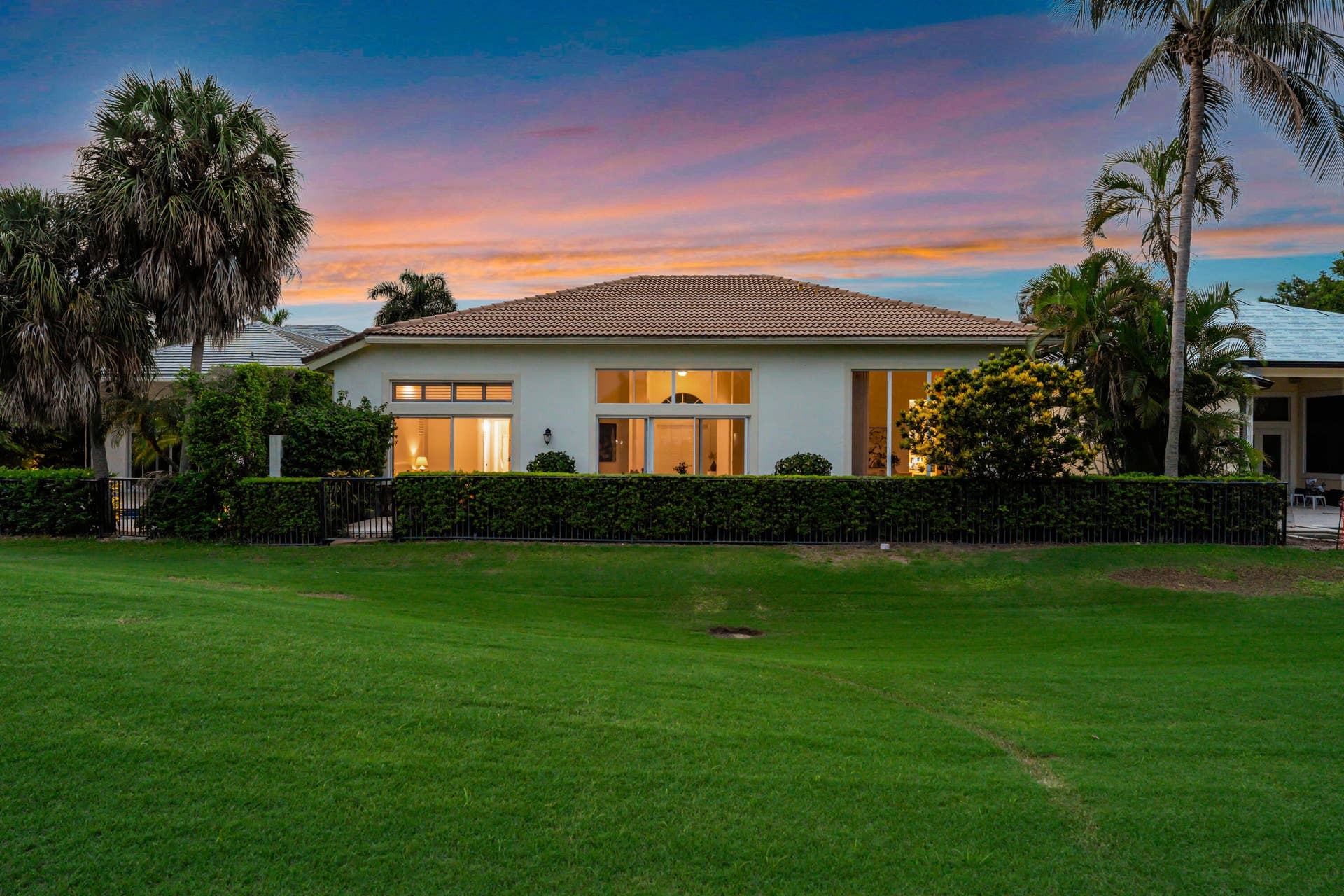 540 Les Jardin Drive, Palm Beach Gardens, FL 33410 twighlight back of the house