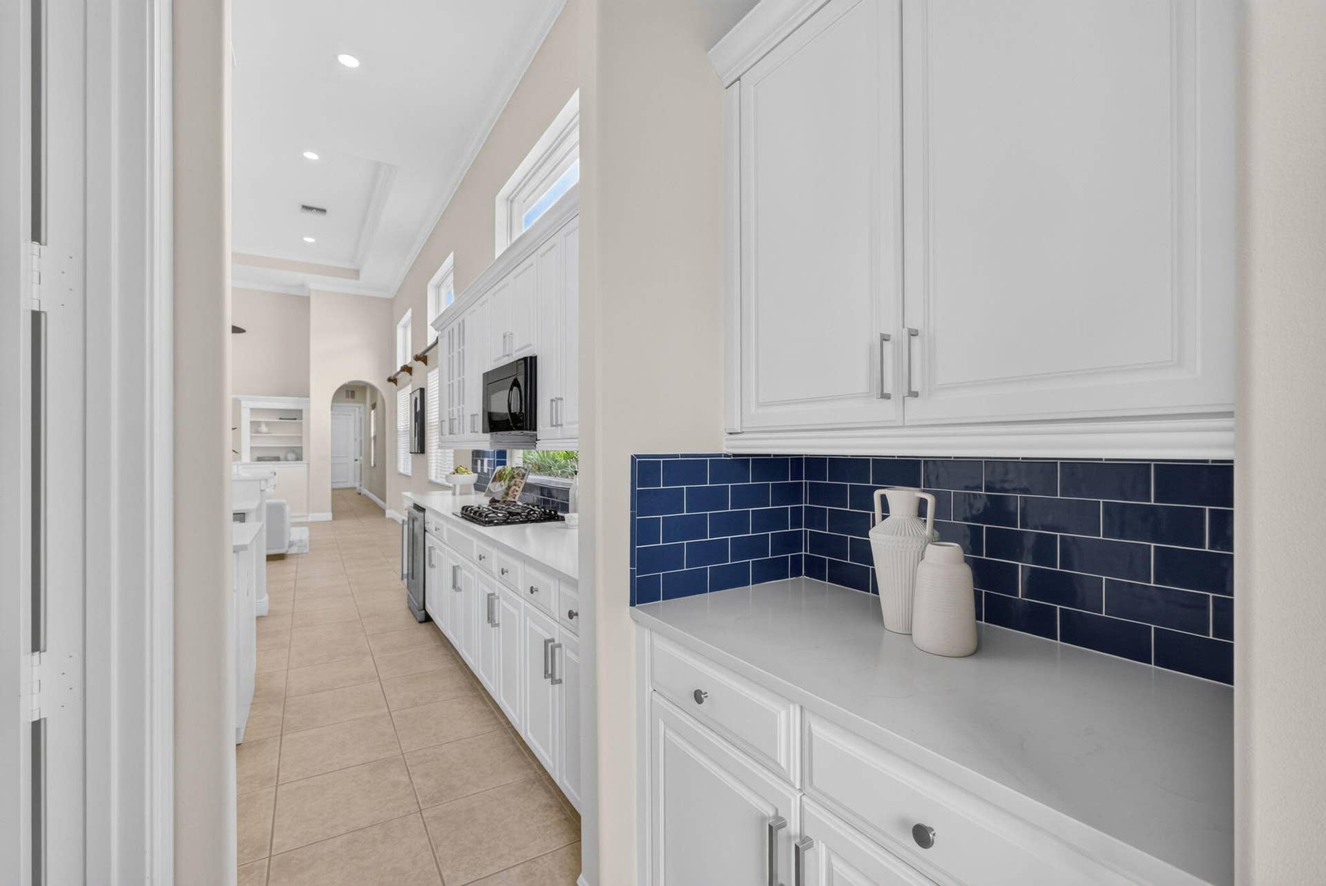 540 Les Jardin Drive, Palm Beach Gardens, FL 33410 Butlers Pantry between kitchen and dining room