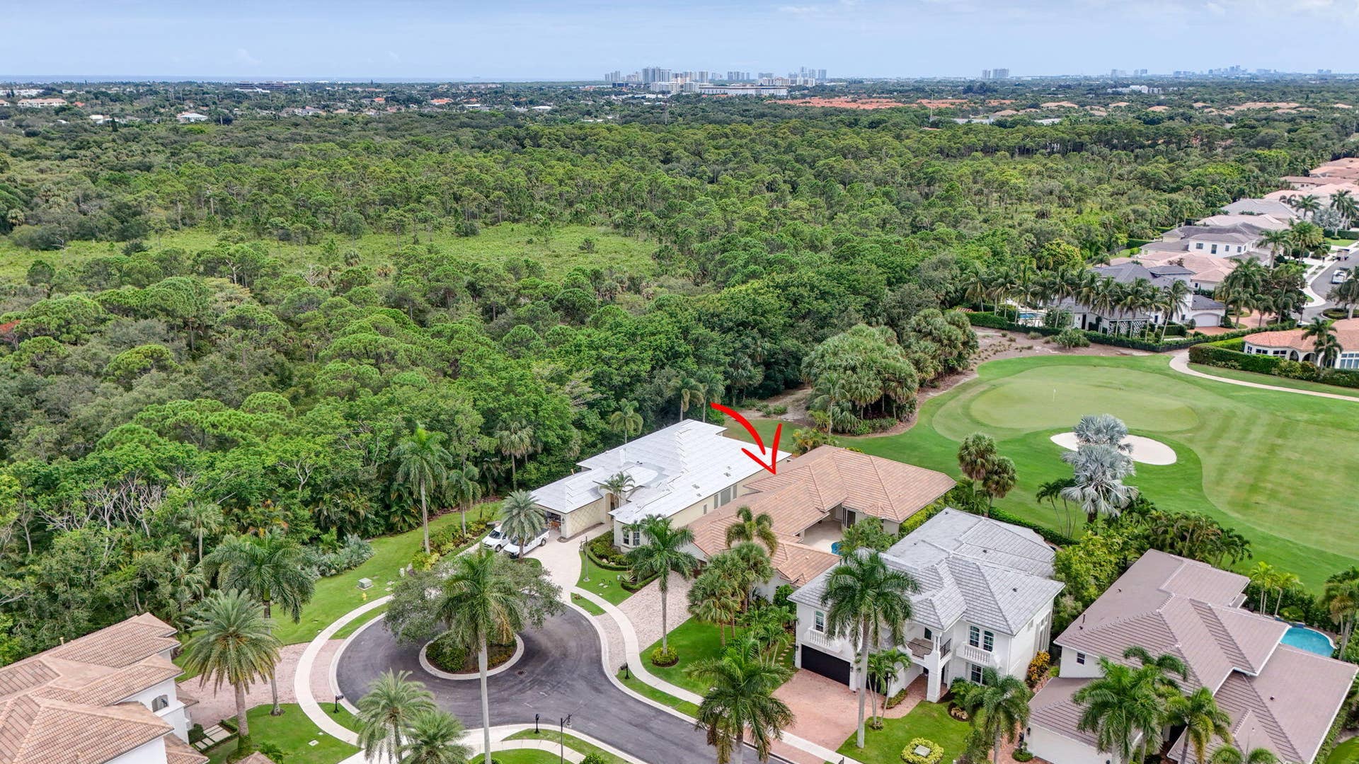 540 Les Jardin Drive, Palm Beach Gardens, FL 33410 Location Location. At the end of the road, very private