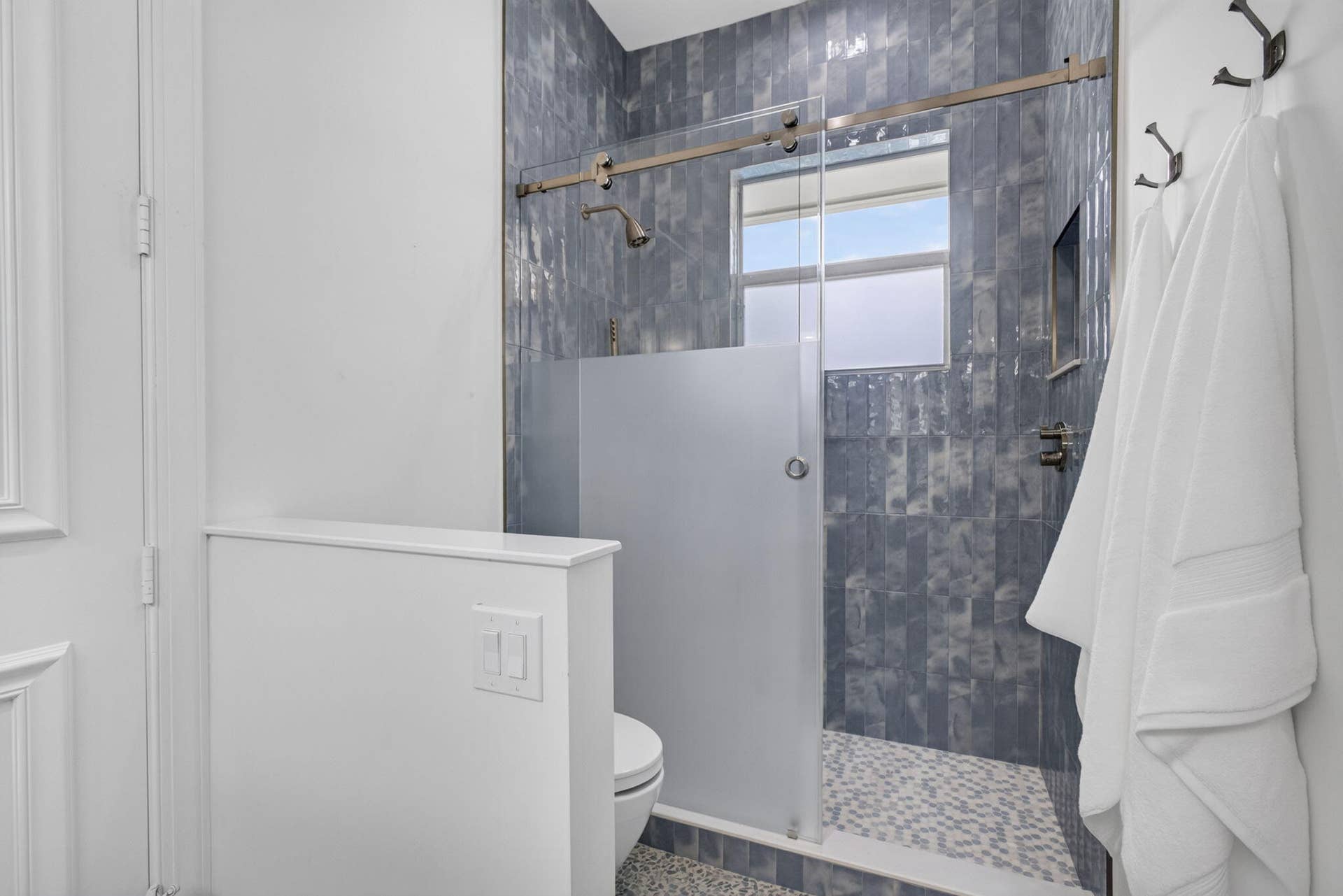 540 Les Jardin Drive, Palm Beach Gardens, FL 33410 Beautiful imported tiles in shower