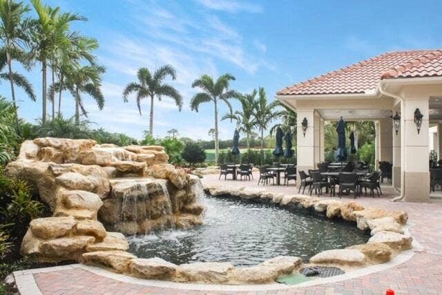 540 Les Jardin Drive, Palm Beach Gardens, FL 33410 Fountain at Parc