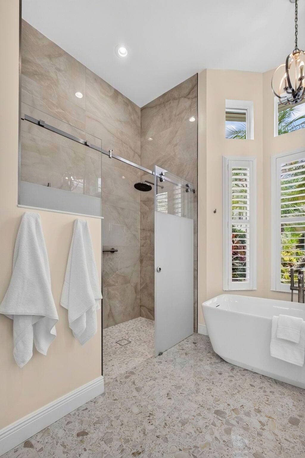 540 Les Jardin Drive, Palm Beach Gardens, FL 33410 Zero Entry Shower