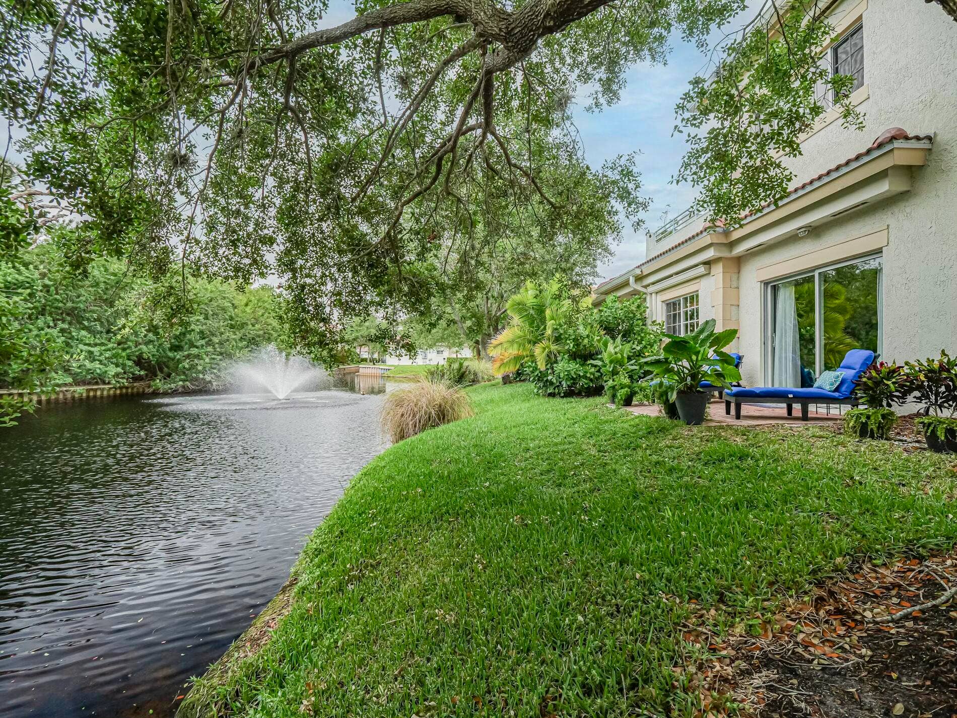 536 7TH Square, #103, Vero Beach, FL 32962 Aerating fountain