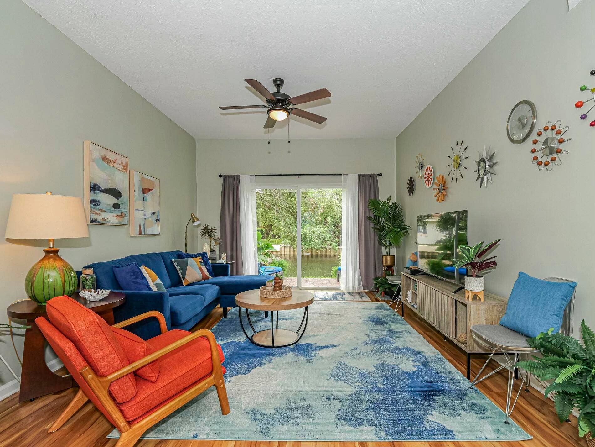 536 7TH Square, #103, Vero Beach, FL 32962 Livingroom