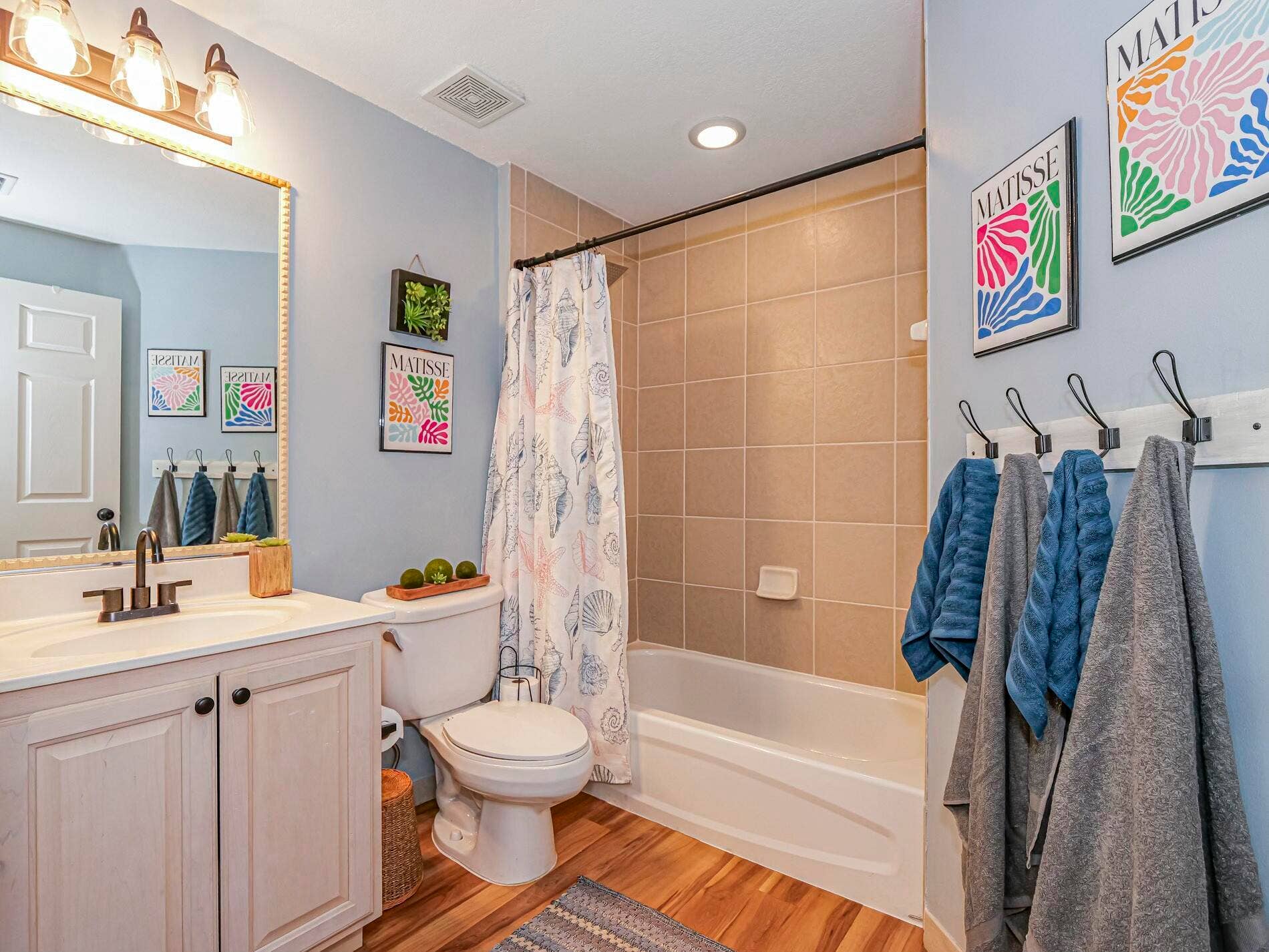 536 7TH Square, #103, Vero Beach, FL 32962 2nd Bathroom